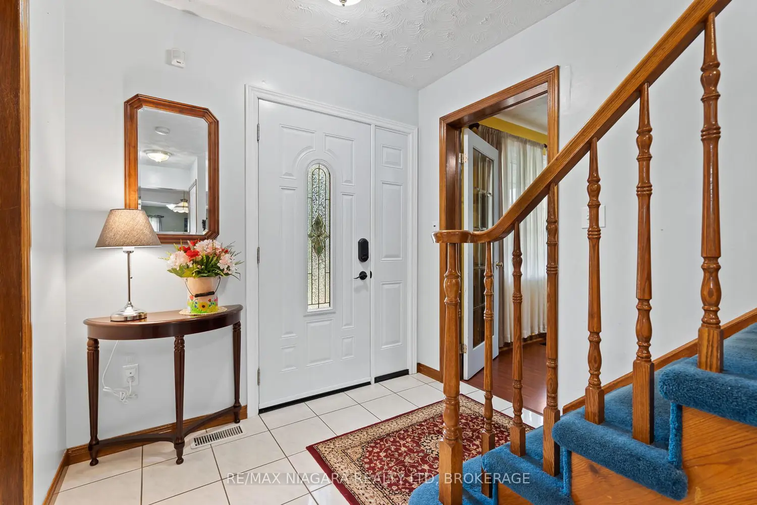 206 Confederation Avenue photo 2