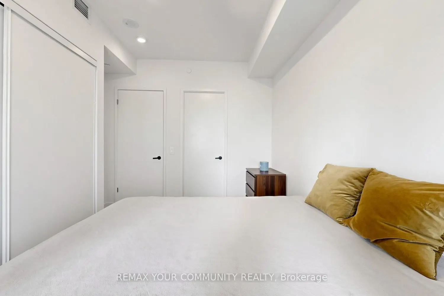 225 Commerce Street 1702 photo 4