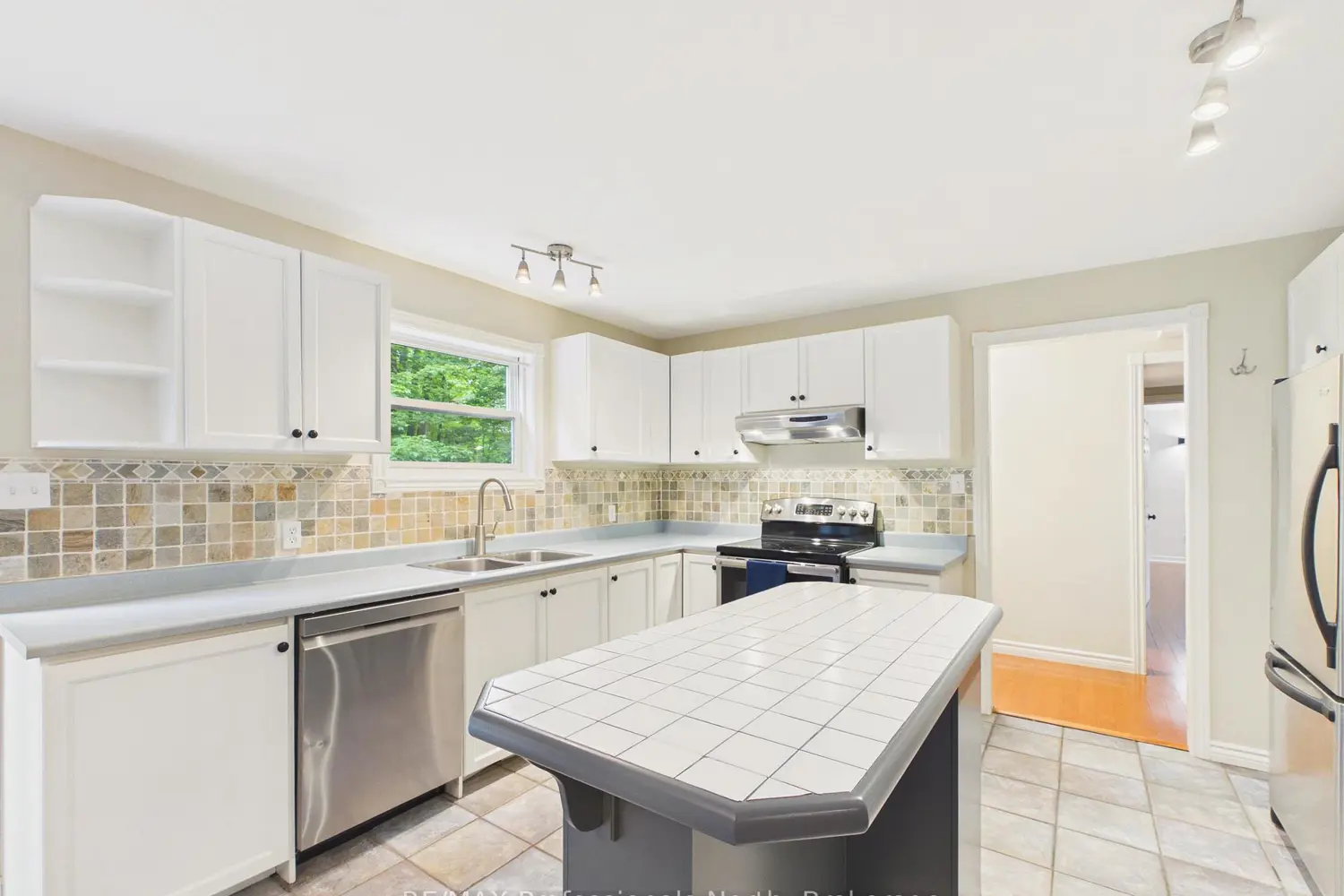 1130 Cedar Lane photo 4