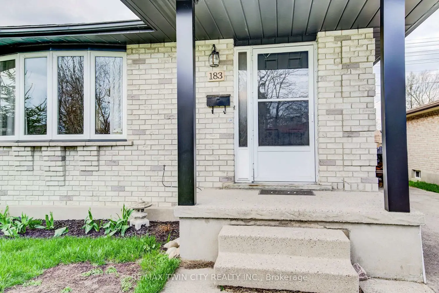 183 Dinison Crescent photo 3