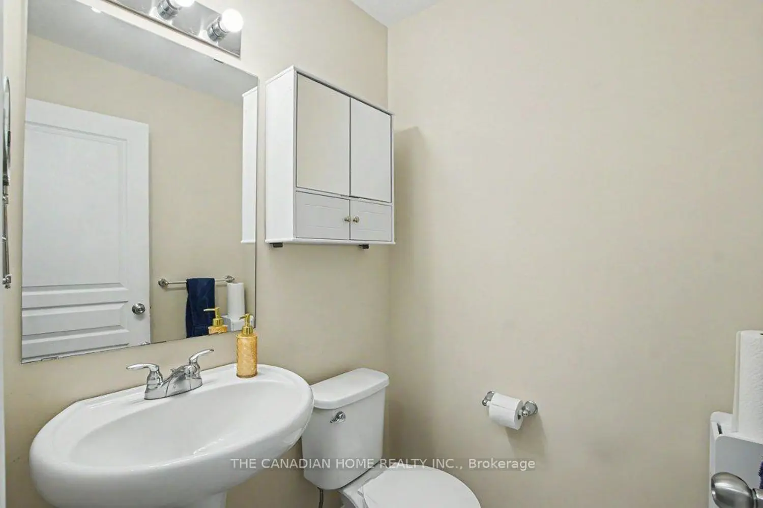 46 Jeffrey Drive photo 3