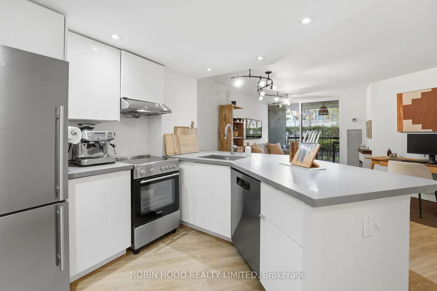 77 Maitland Place 123 photo 4