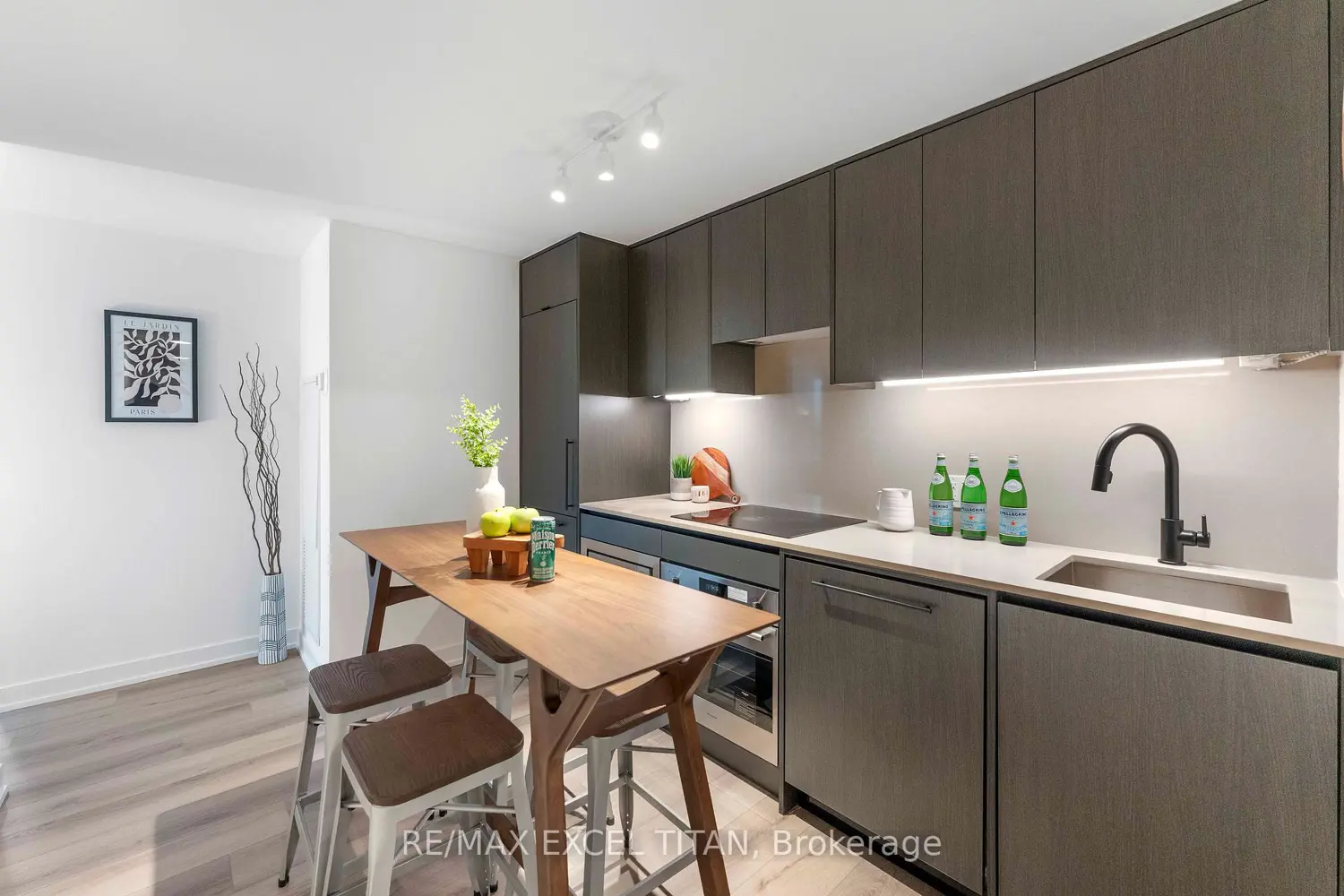 5 Lakeview Avenue 611