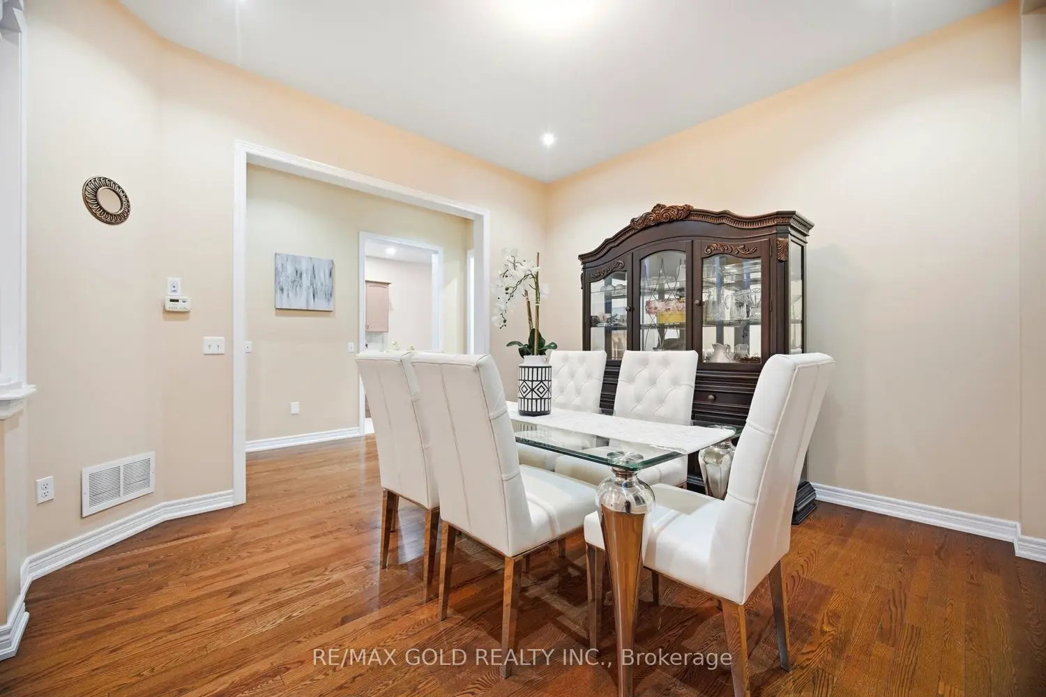 26 Drummondville Drive photo 4