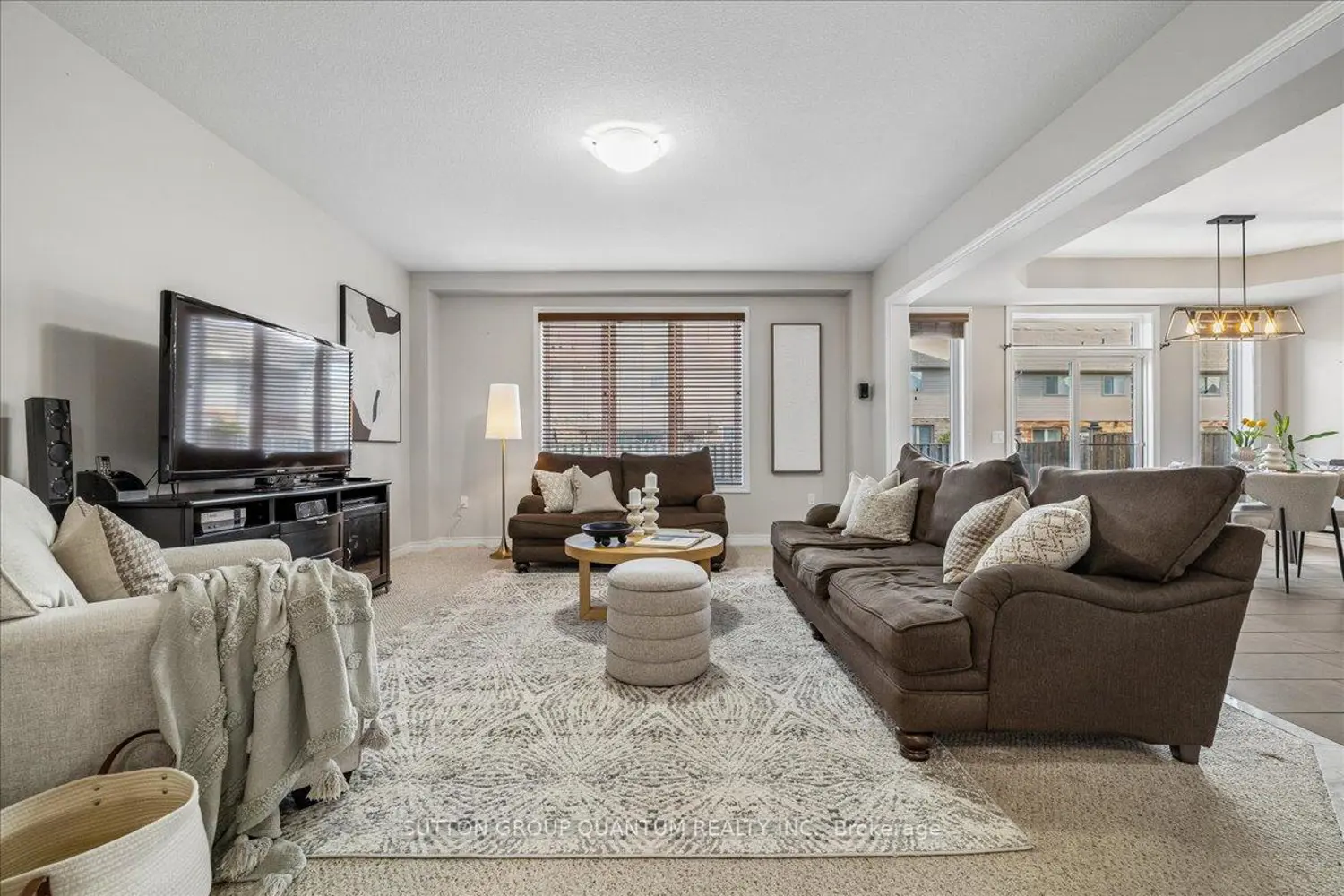 92 Garinger Crescent photo 4