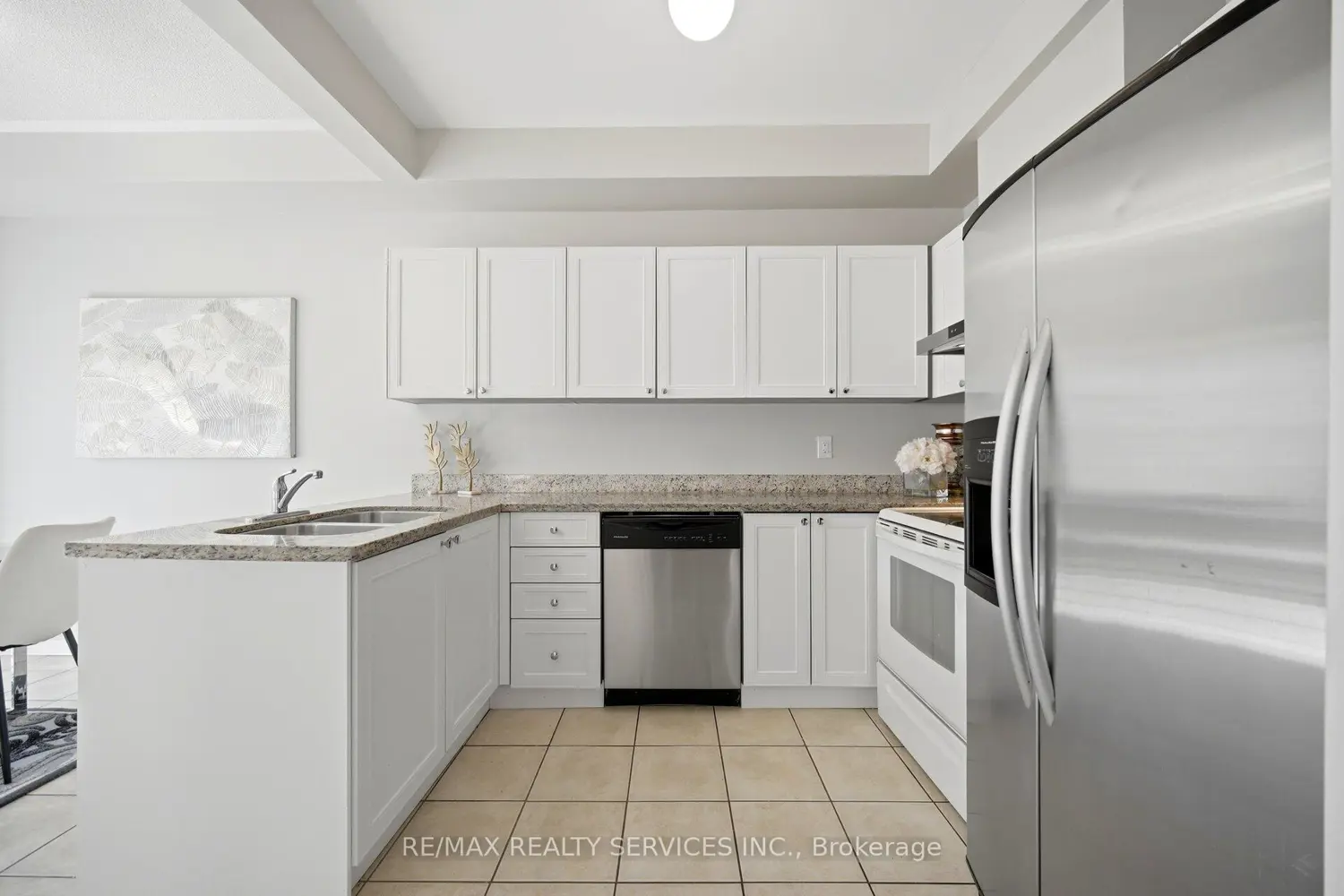 82 Rubysilver Drive photo 5