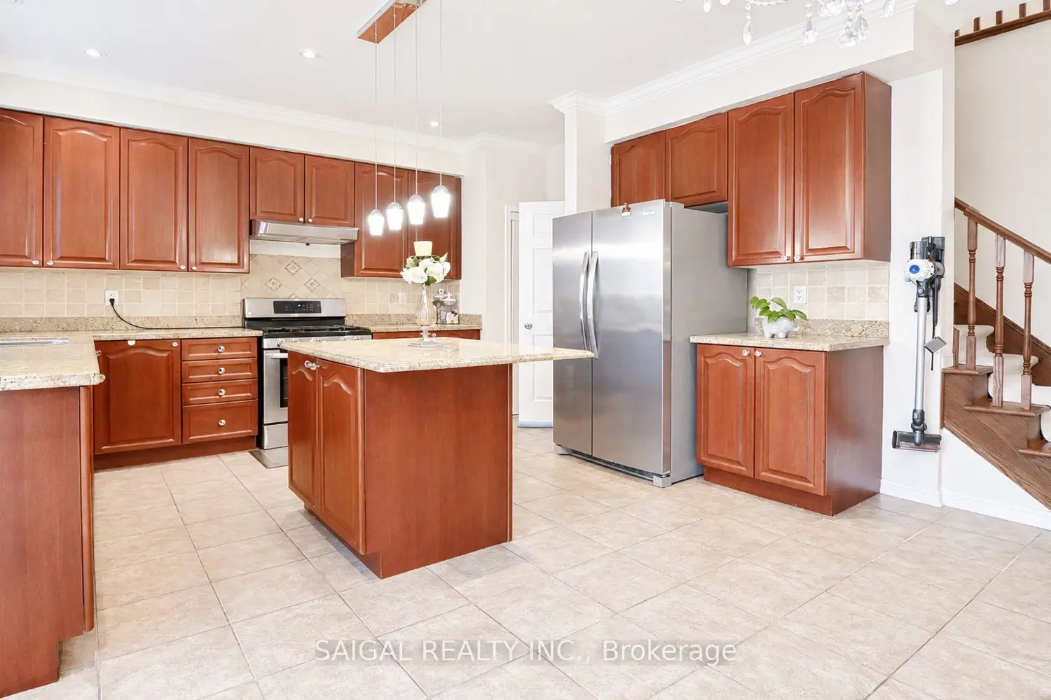 558 Hood Terrace photo 4