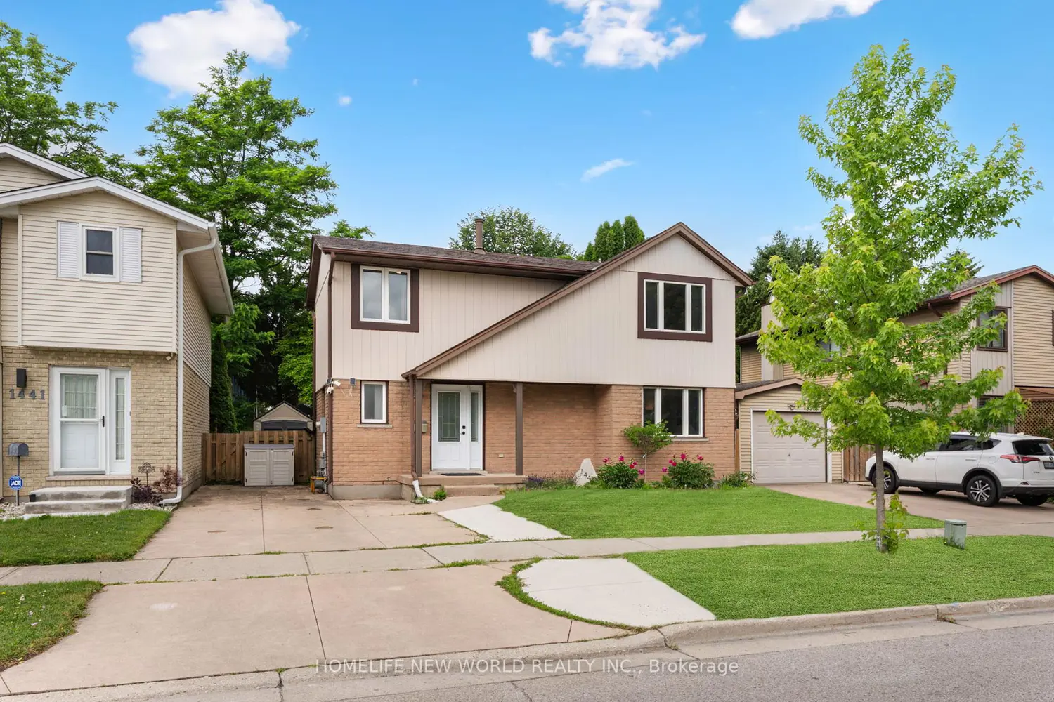 1445 Aldersbrook Road photo 2