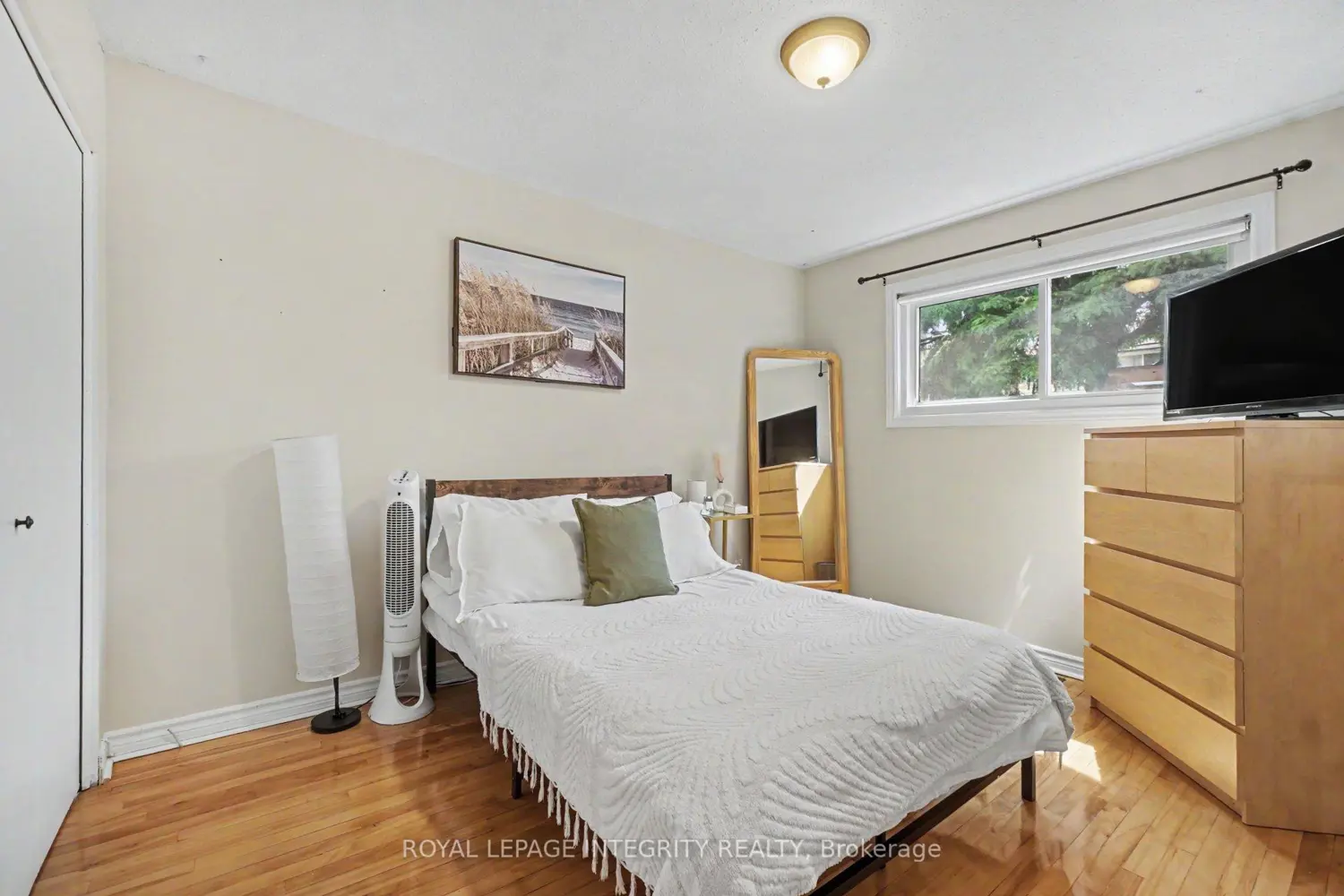 2450 Magnus Avenue photo 2