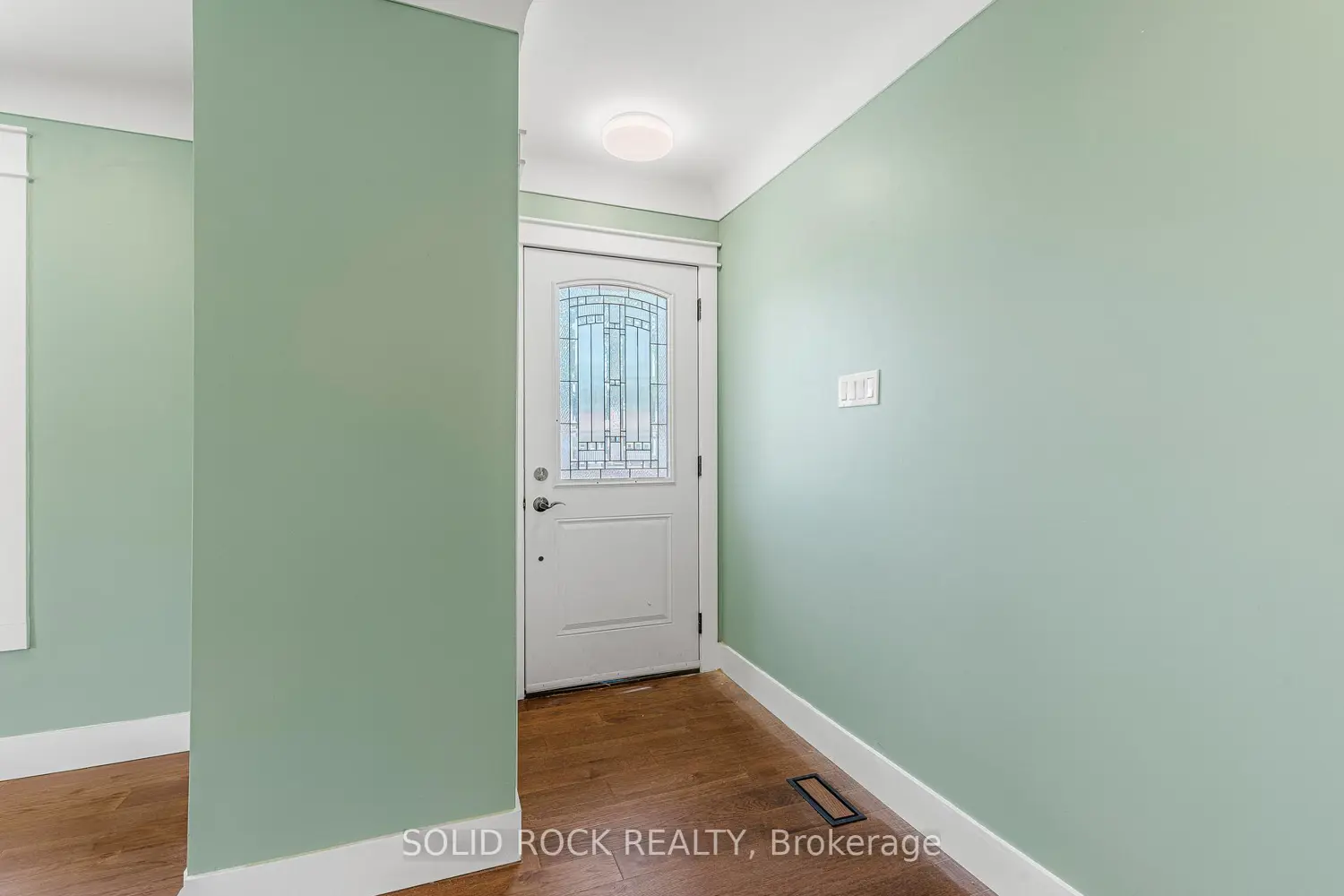 56 Bramshot Avenue photo 3