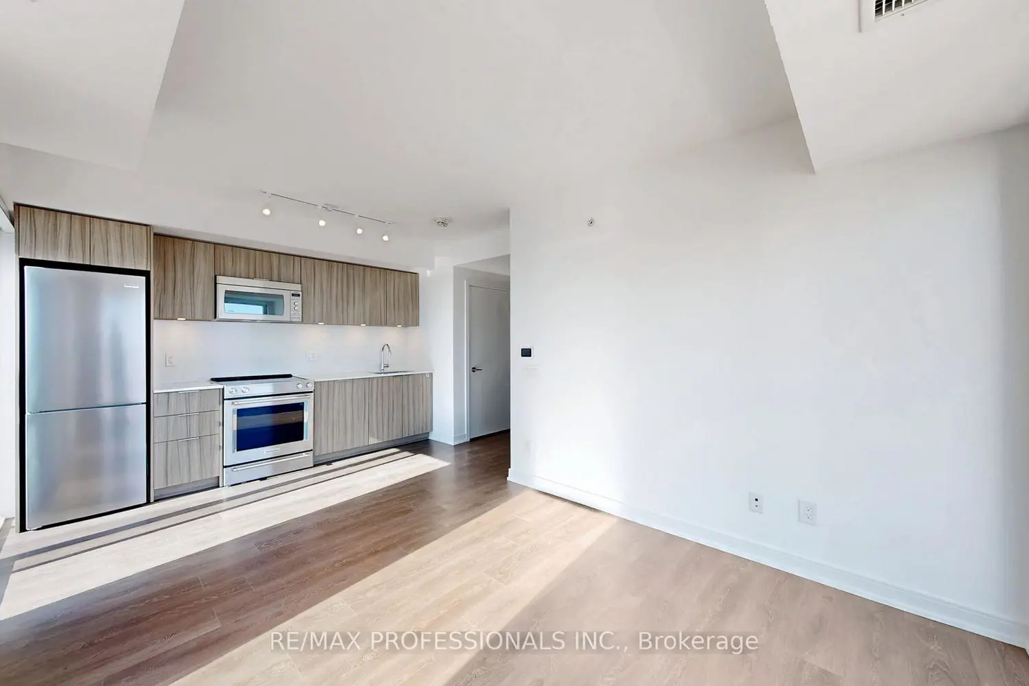 30 Samuel Wood Way 2410 photo 5