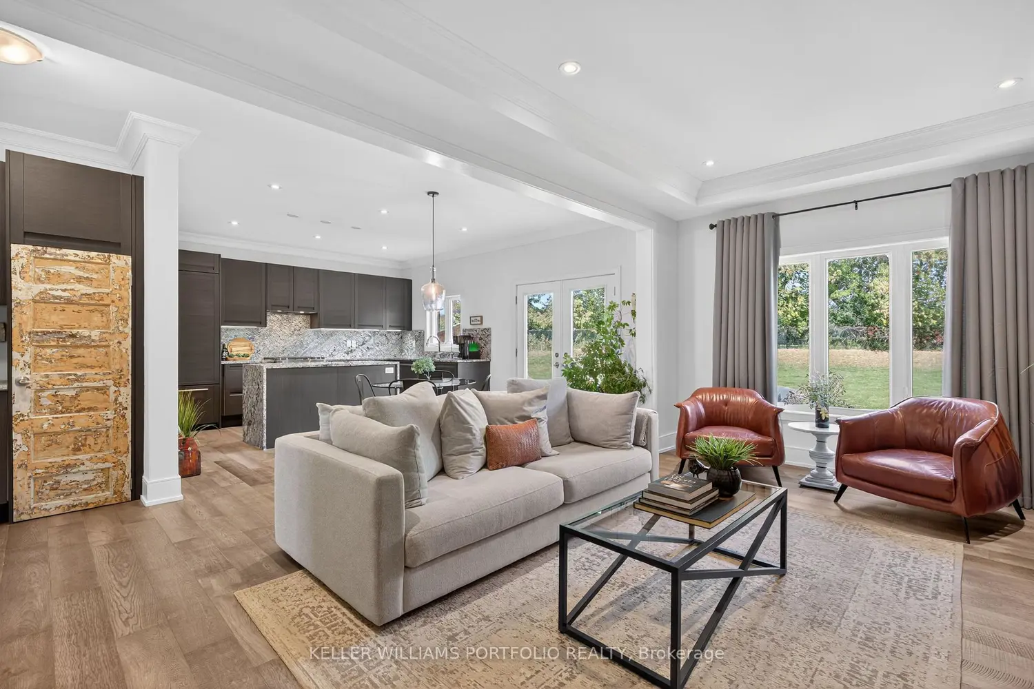 28 Manor Glen Crescent