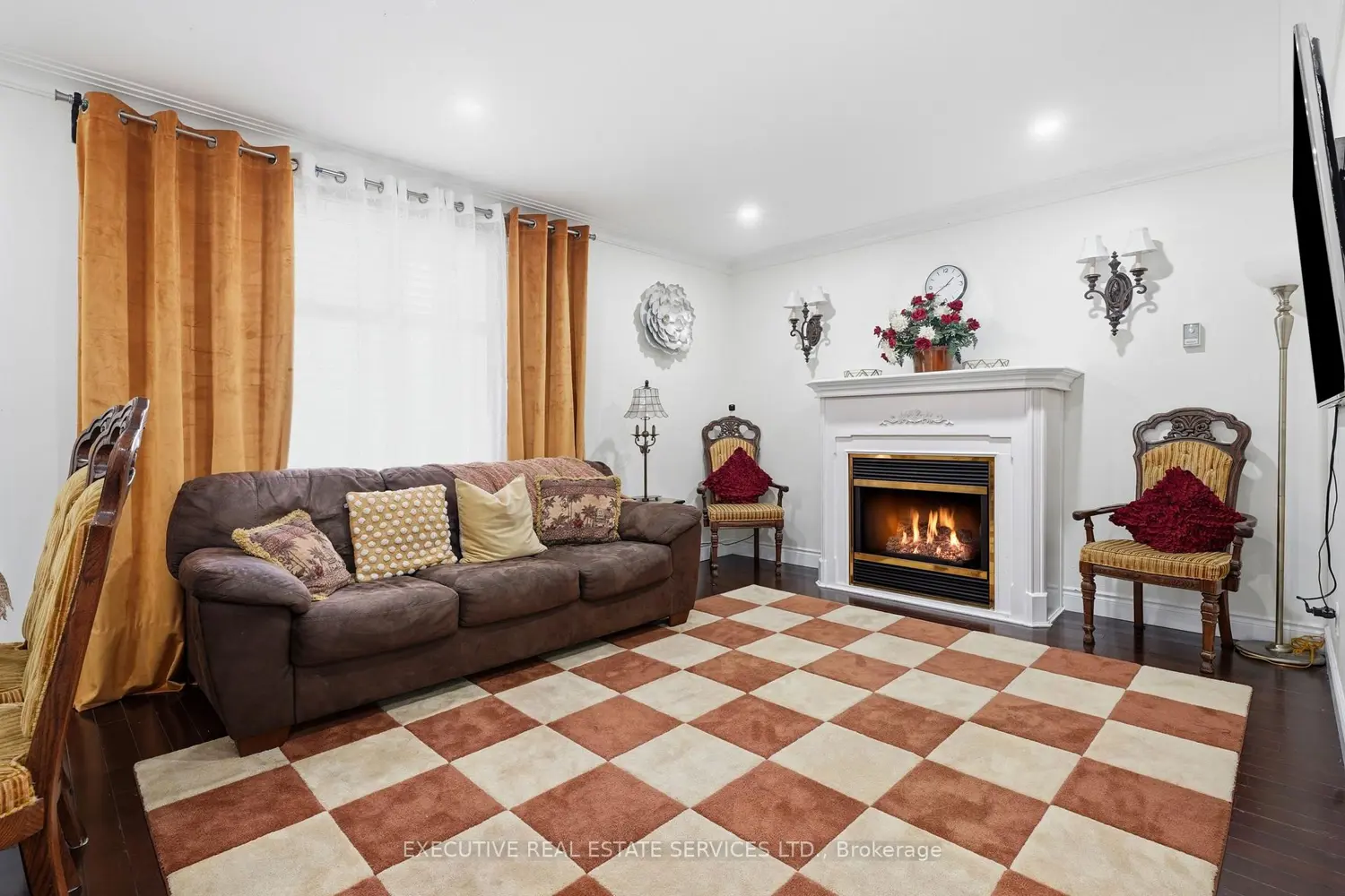 207 Christopher Drive photo 2