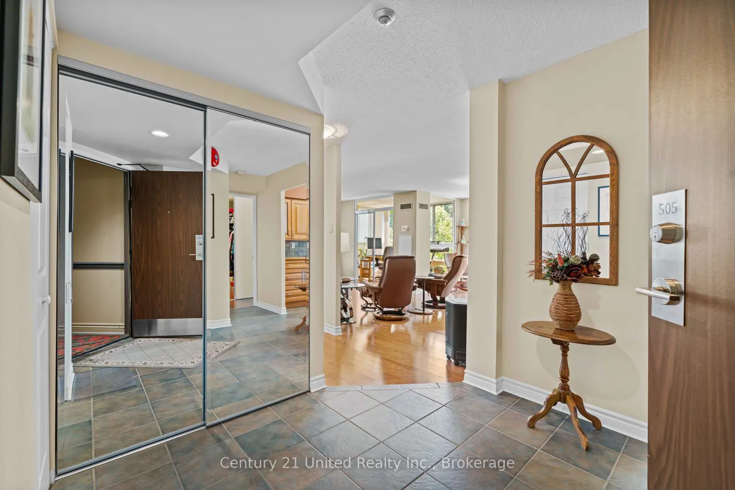 1485 Lakeshore Road 505 photo 2