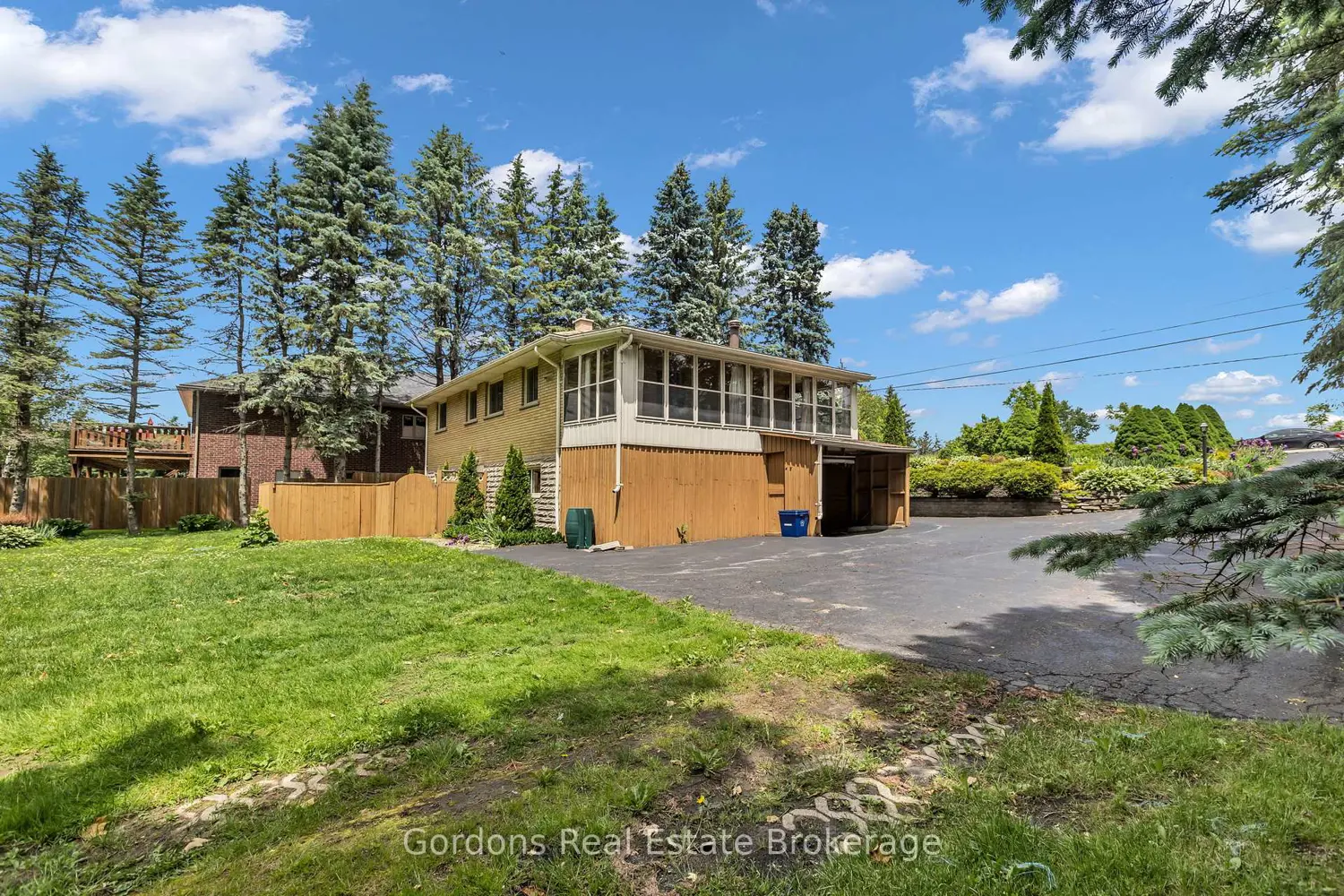 1432 Mannheim Road photo 2