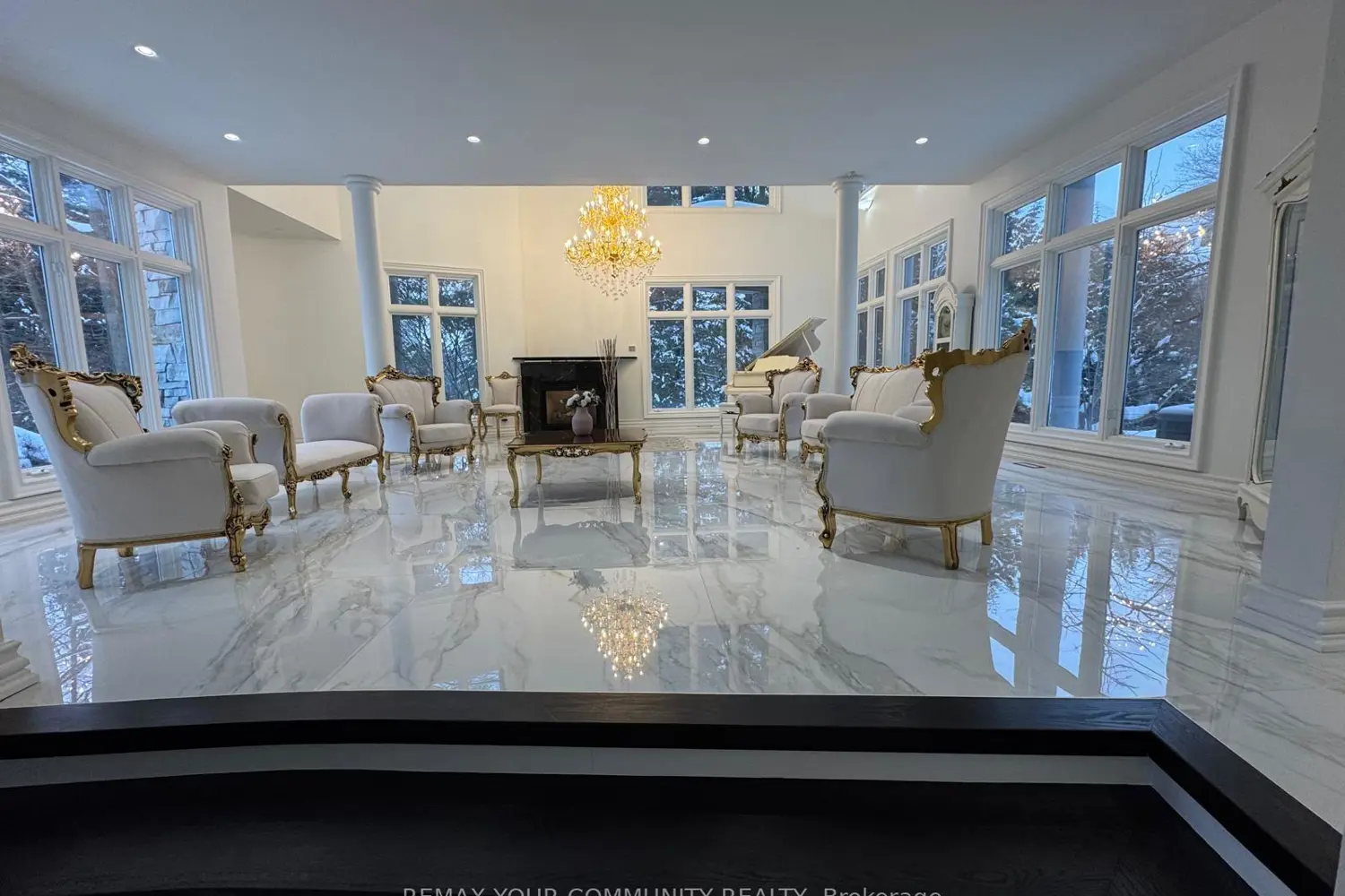 76 Silver Fox Place photo 2