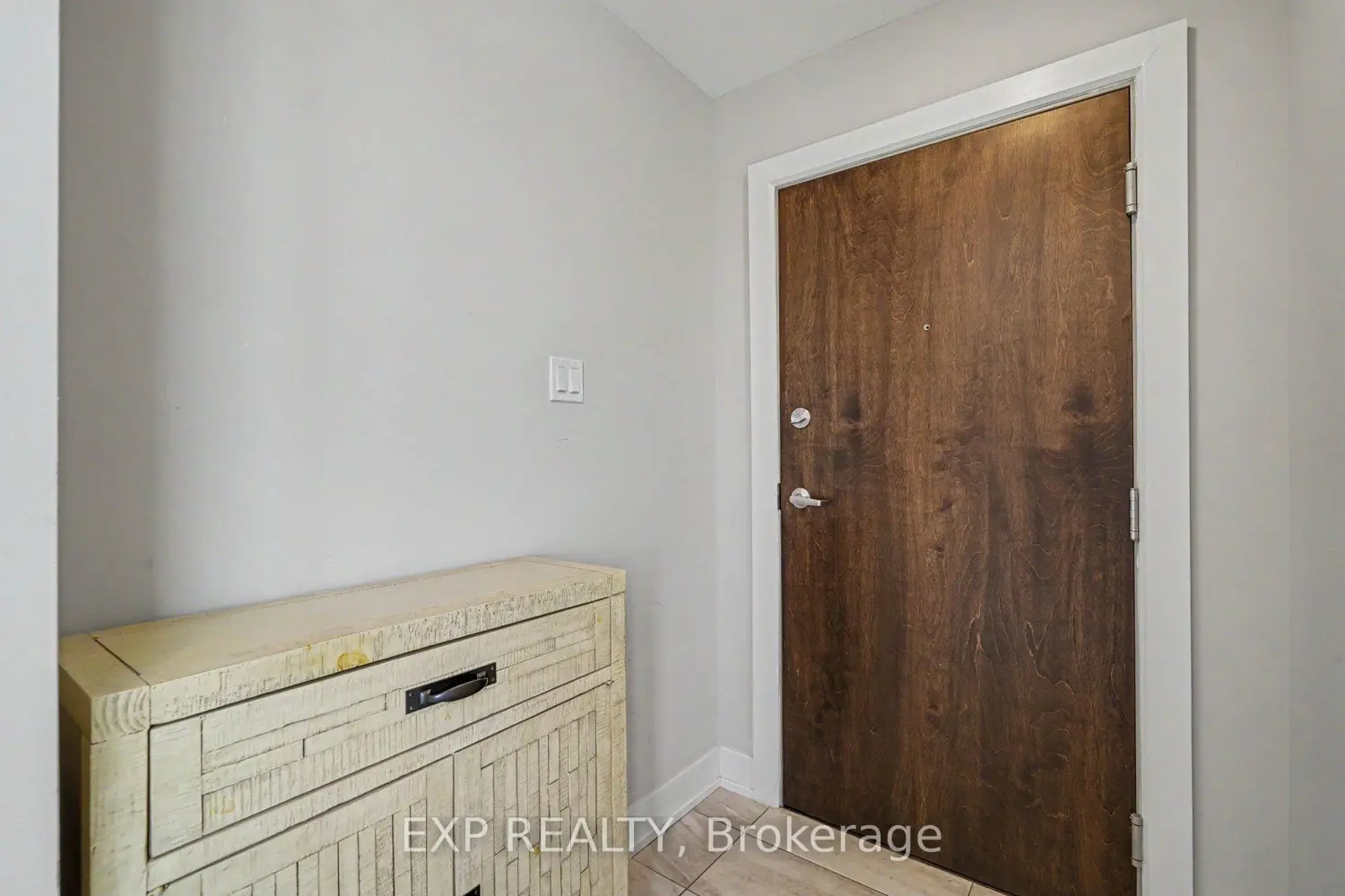 615 Longfields Drive 405 photo 4