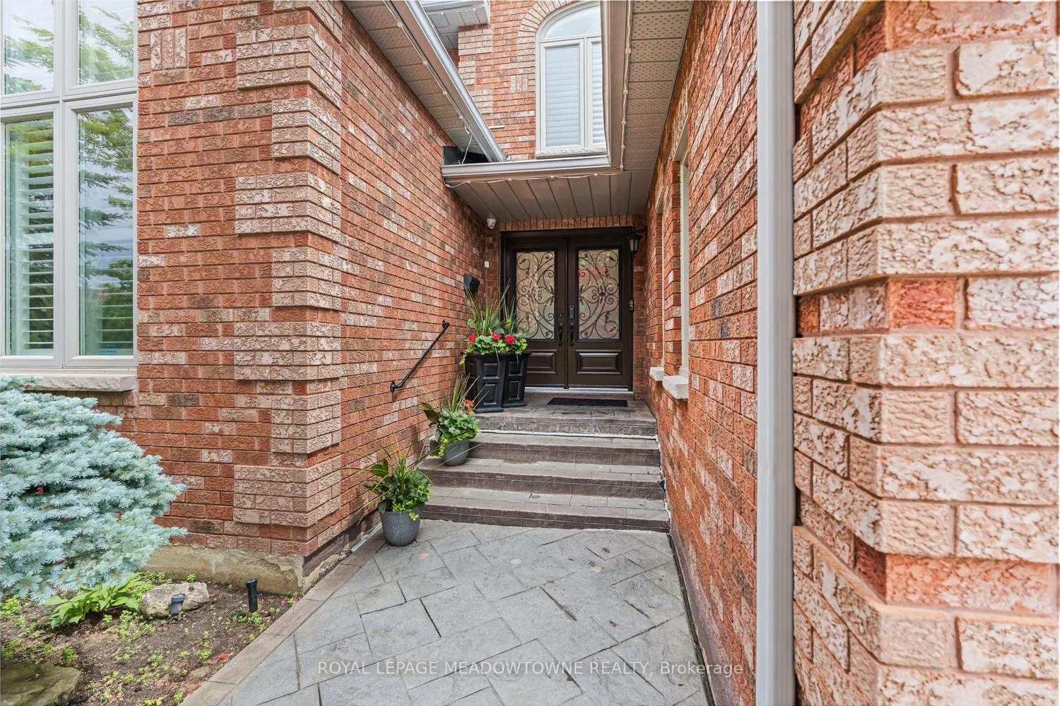 63 Craig Crescent photo 3