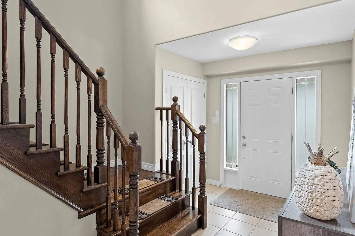 4875 John Street photo 5