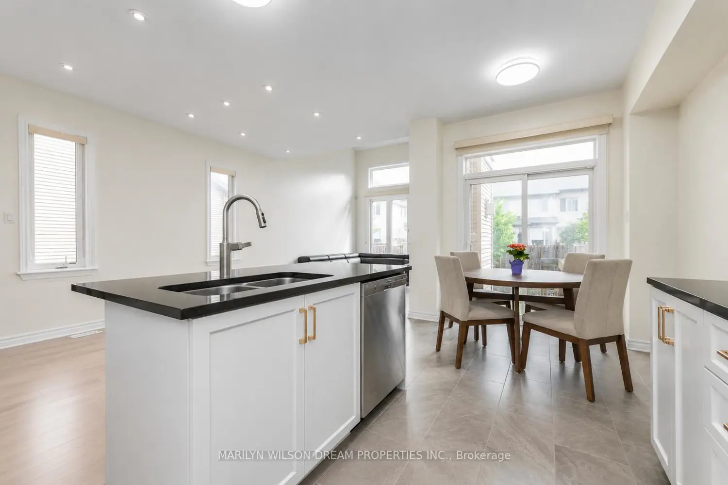 139 Popplewell Crescent photo 4