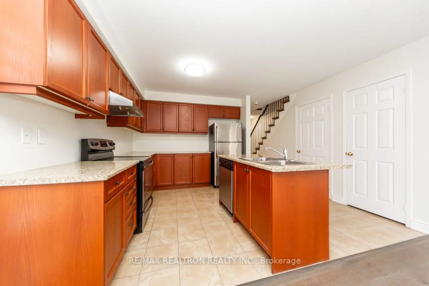 24 Skelton Crescent photo 5
