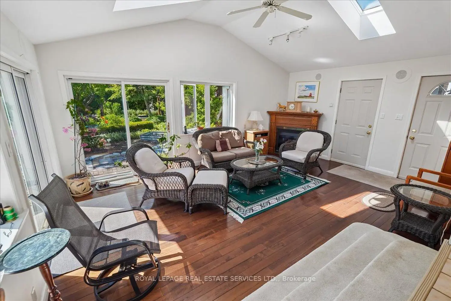 1309 Warwick Avenue photo 4