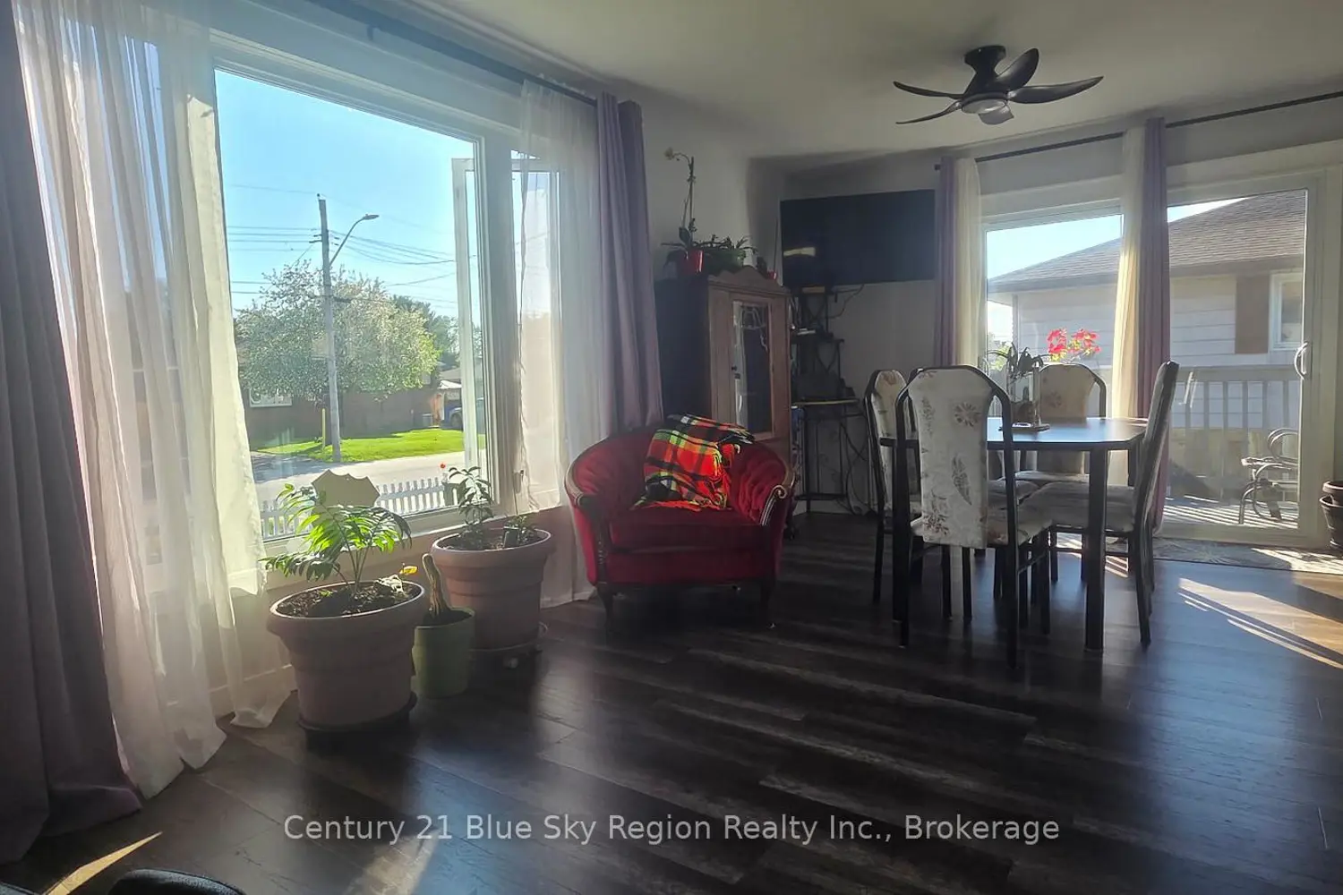 100 Strathcona Drive photo 4