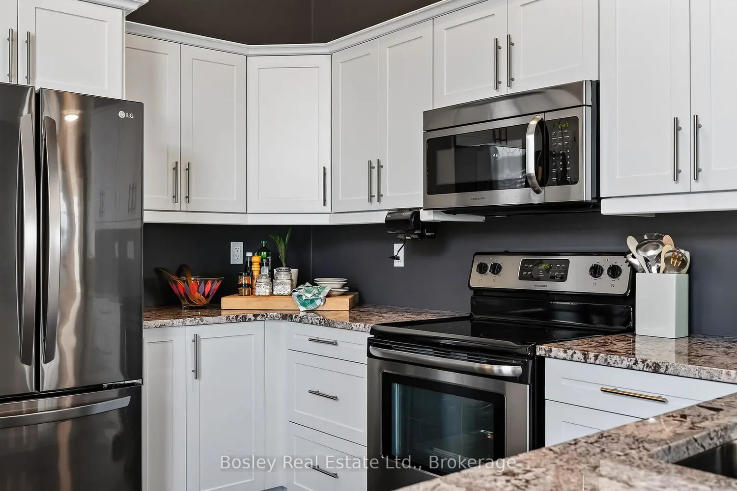 300 Croft Street 3202 photo 4
