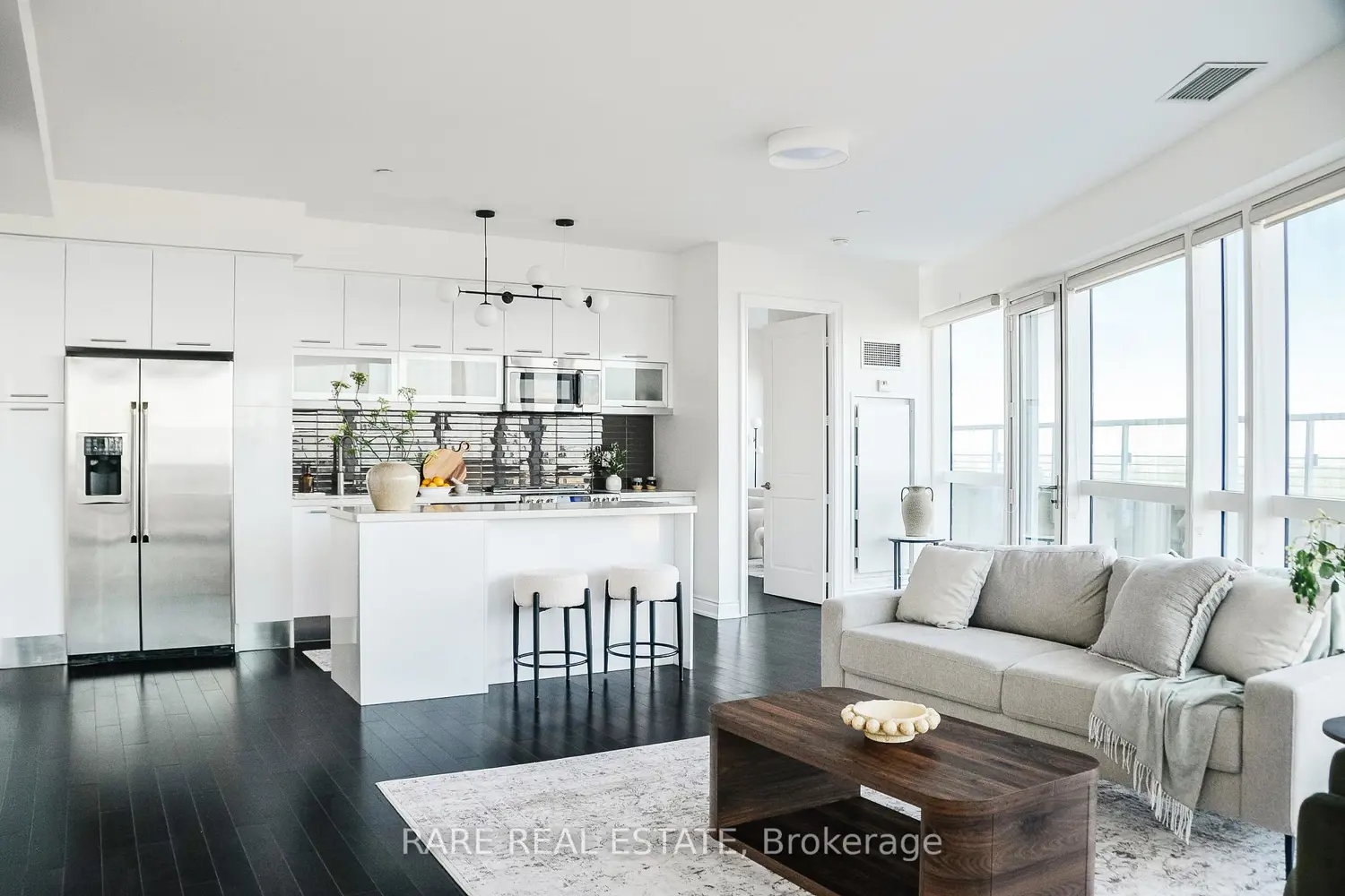 388 Yonge Street 5907 photo 3
