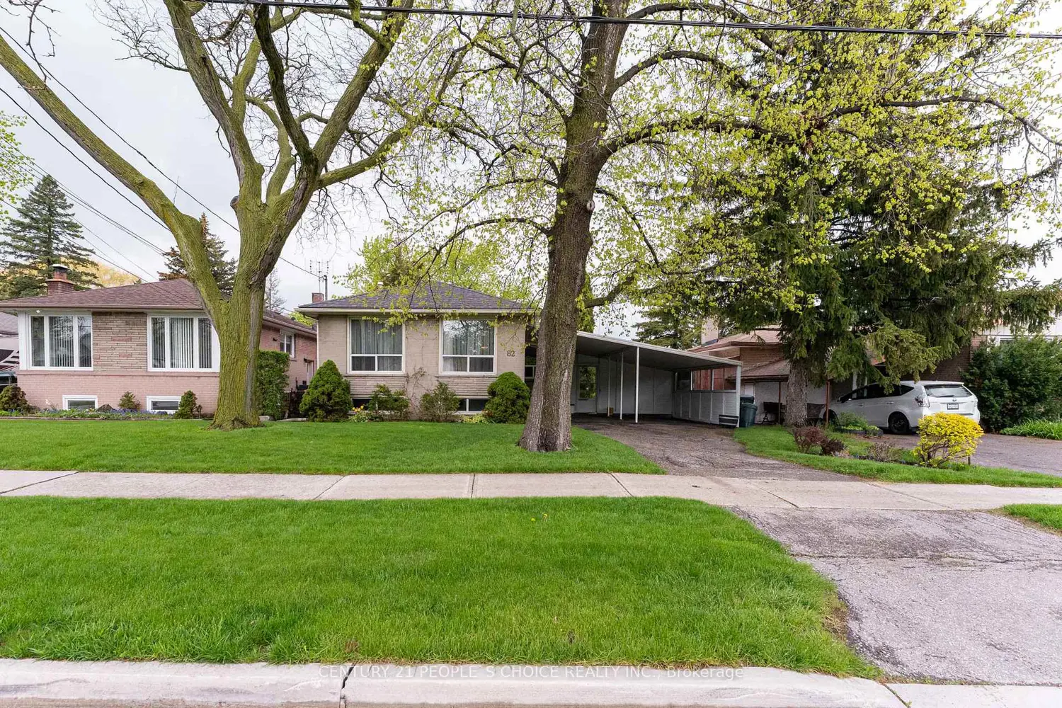 82 Hadrian Drive photo 2