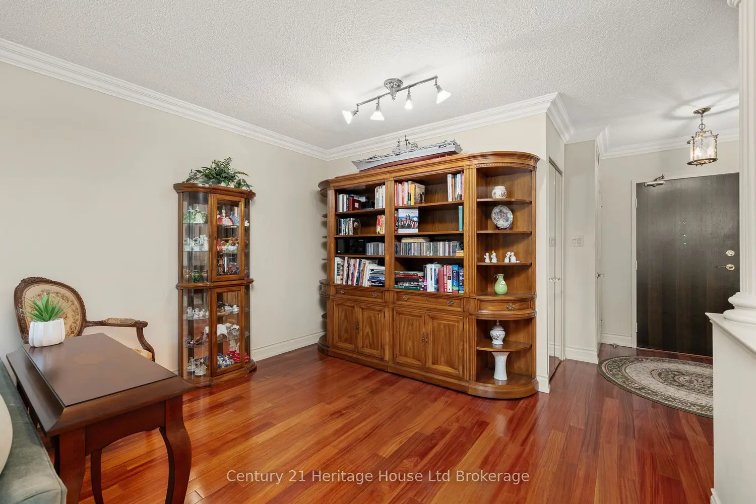 820 Burnhamthorpe Road 409 photo 3