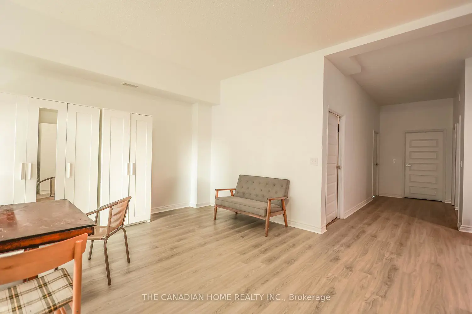 158 King Street 304 photo 2