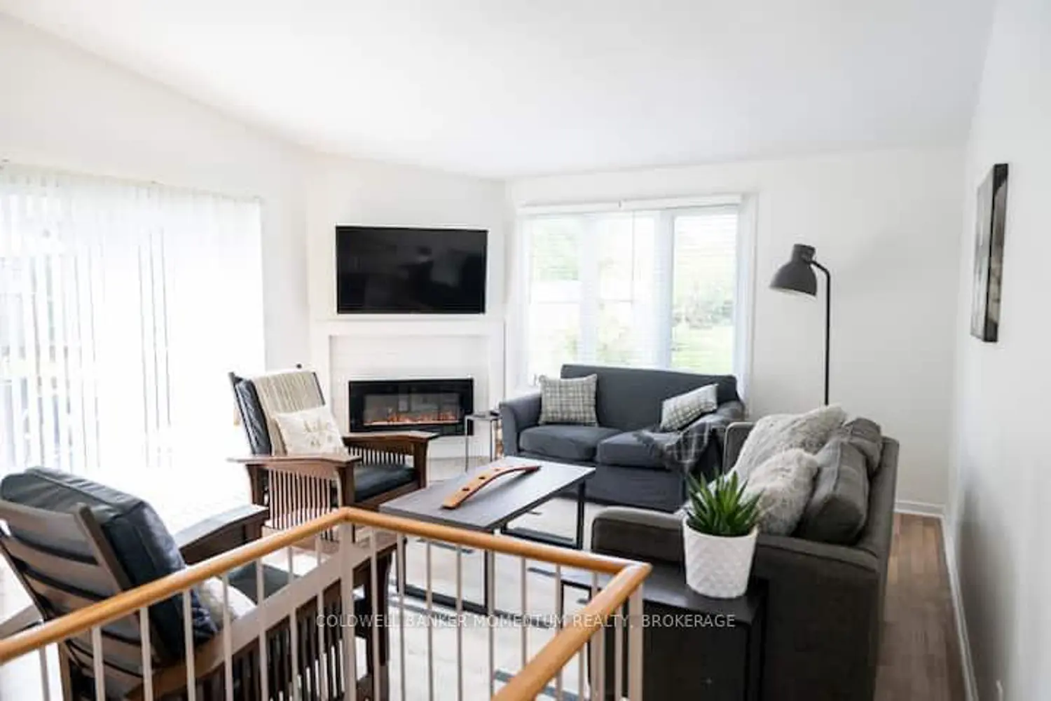 376 William Street photo 3
