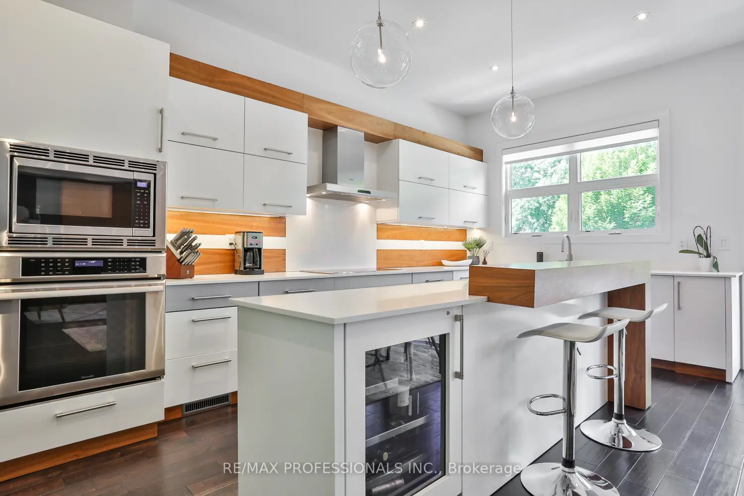54 Renown Road photo 5