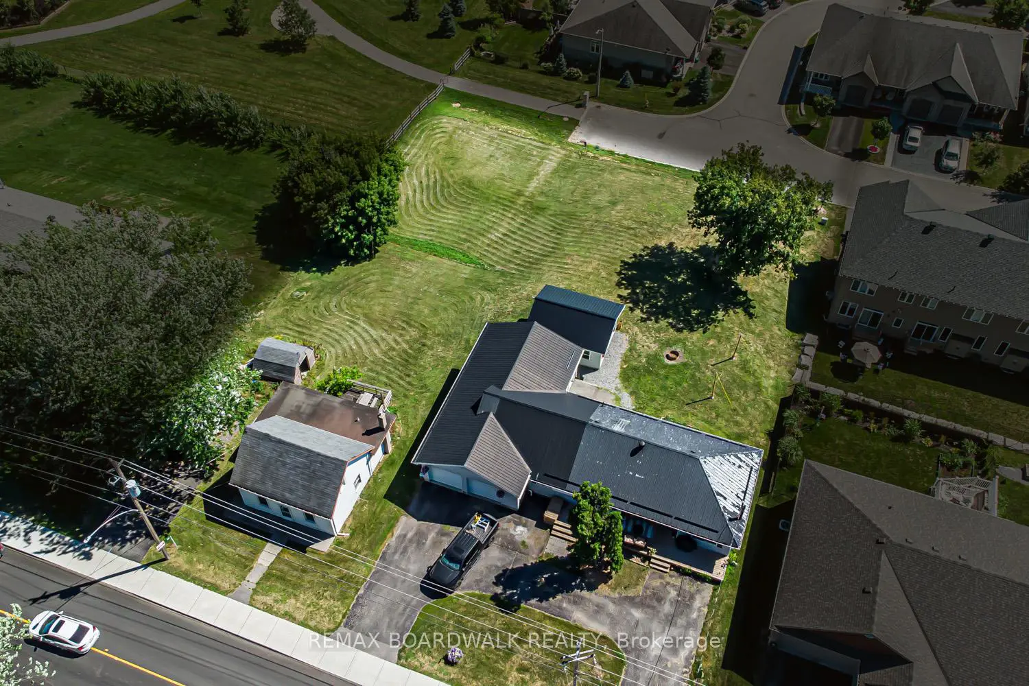 303-307 Donald B Munro Drive