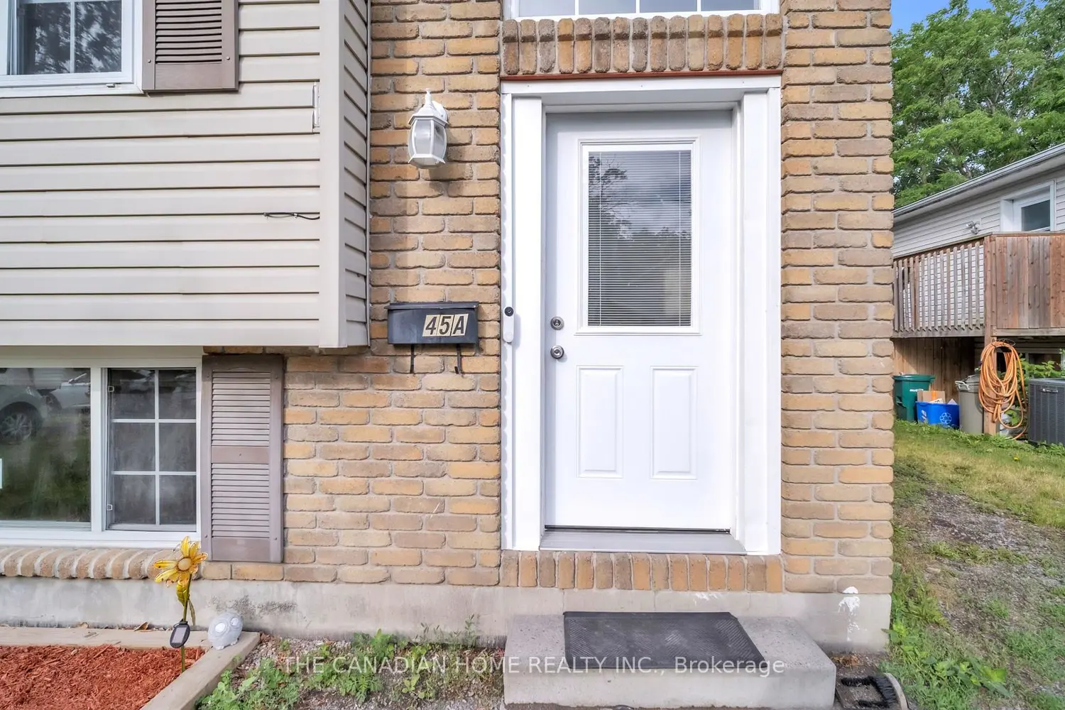 45 Oak Street photo 3