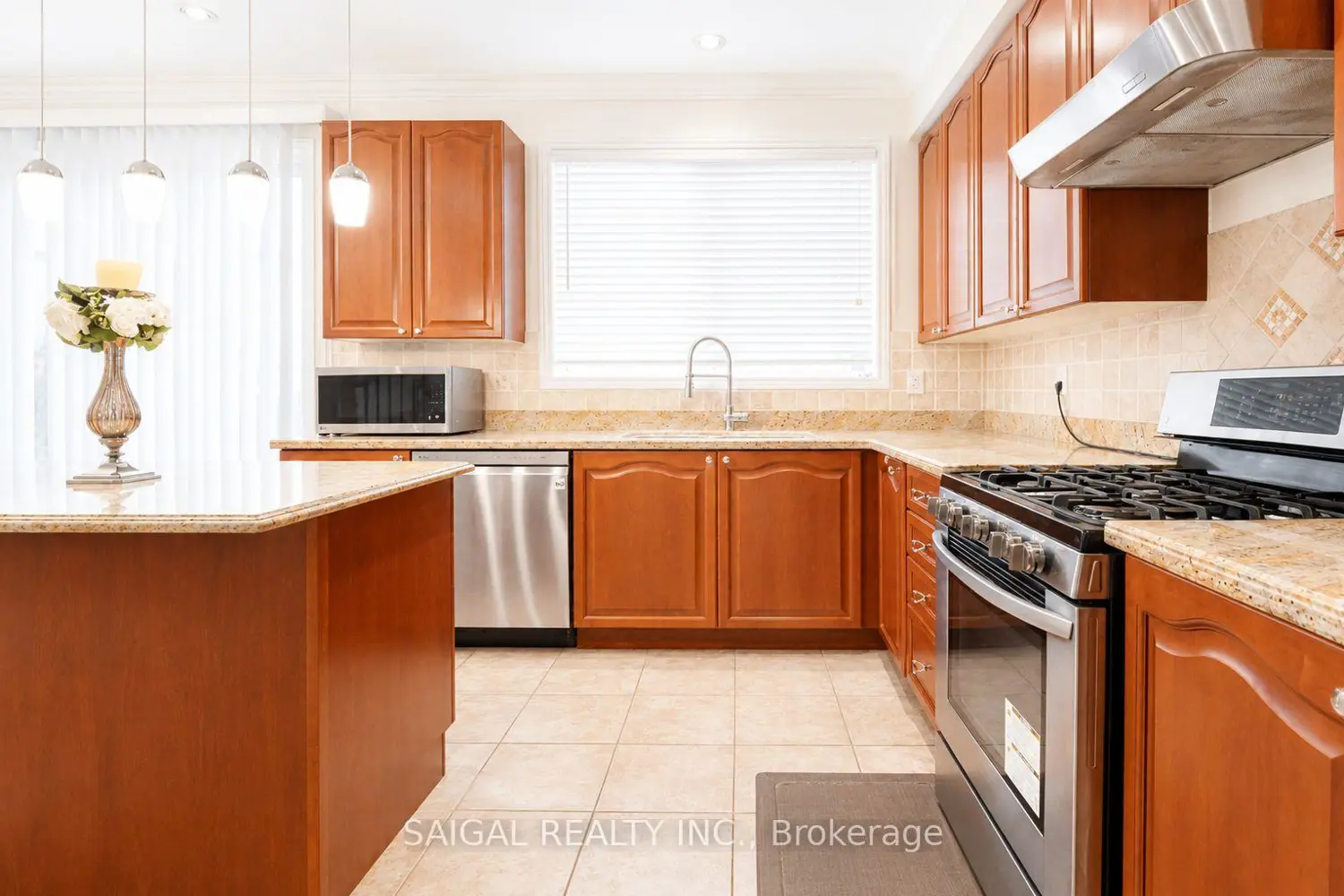 558 Hood Terrace photo 5