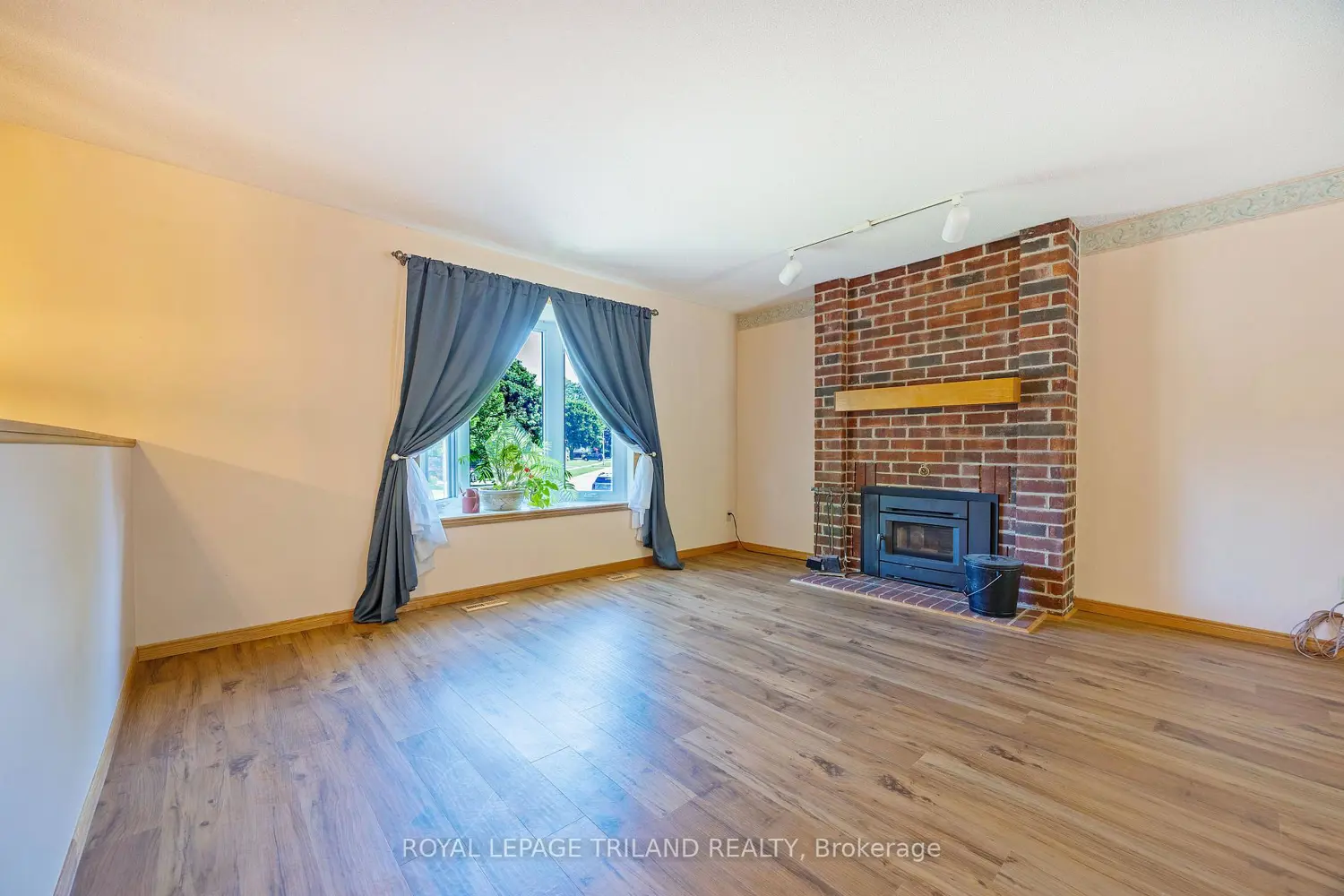 597 Seburn Drive photo 3
