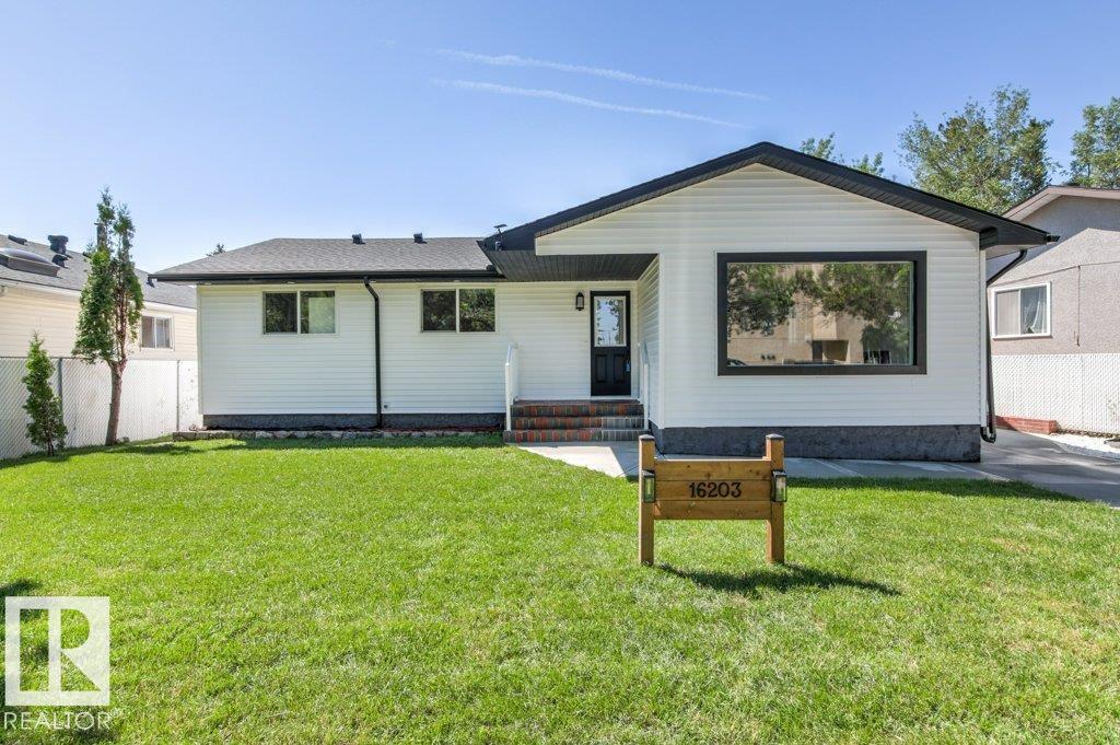 16203 88 Avenue NW, Edmonton, AB, T5R4M5