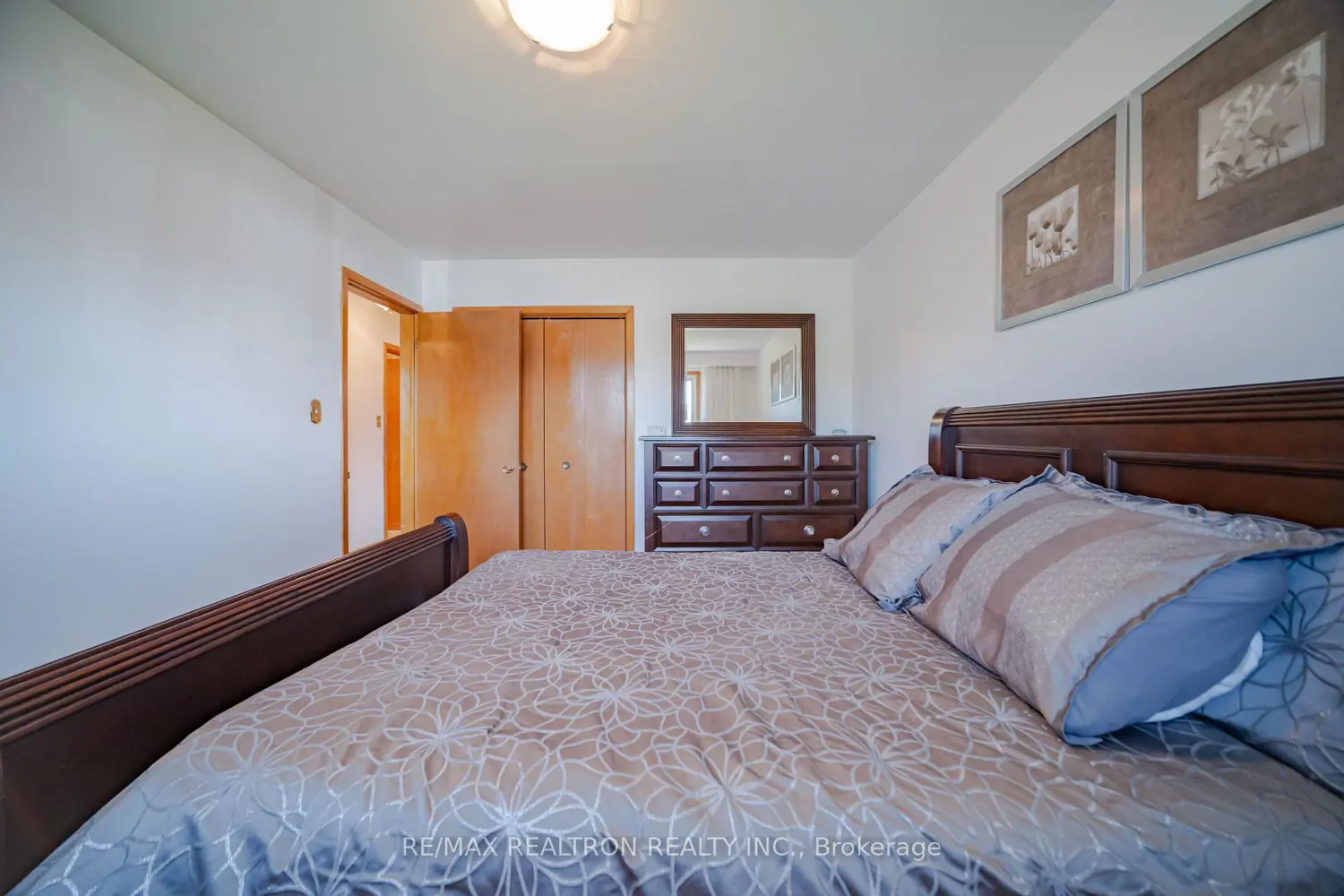 14 Castlebury Crescent photo 5