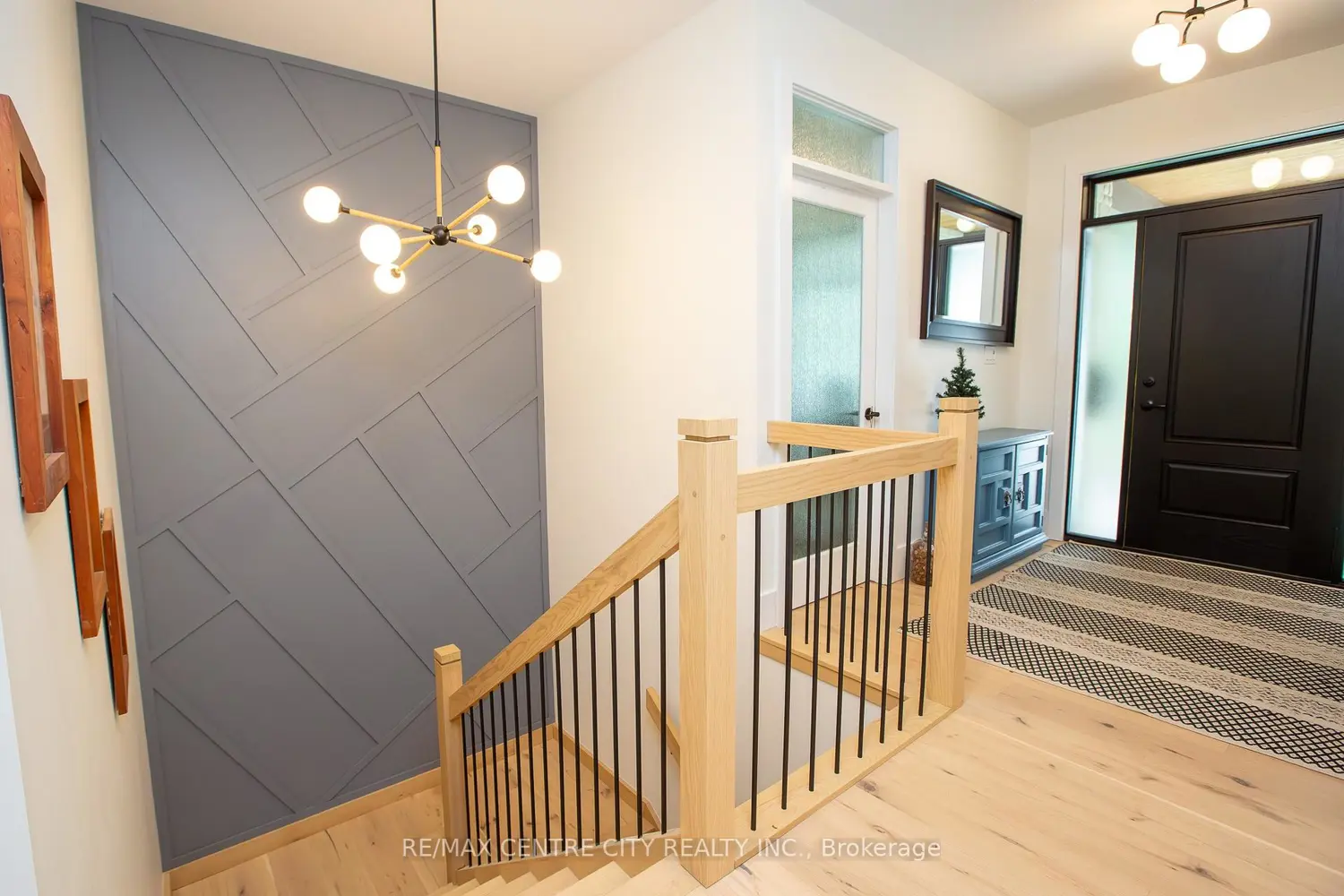 273 Foxborough Place photo 2