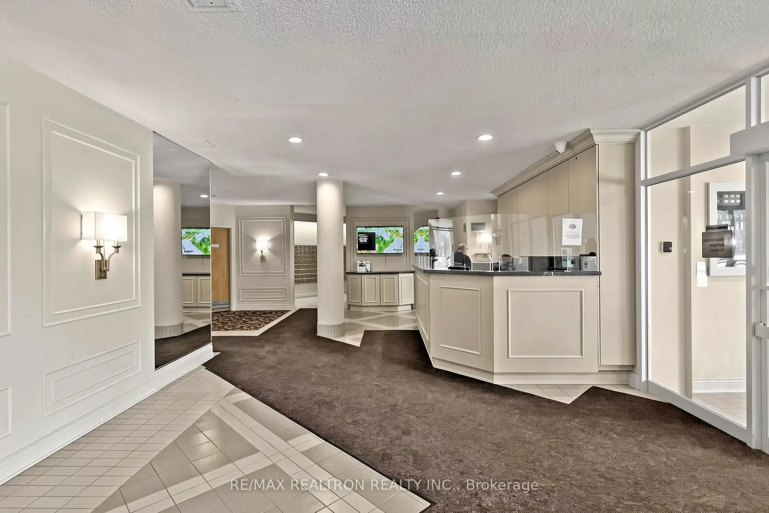 326 Major Mackenzie Drive 307 photo 2