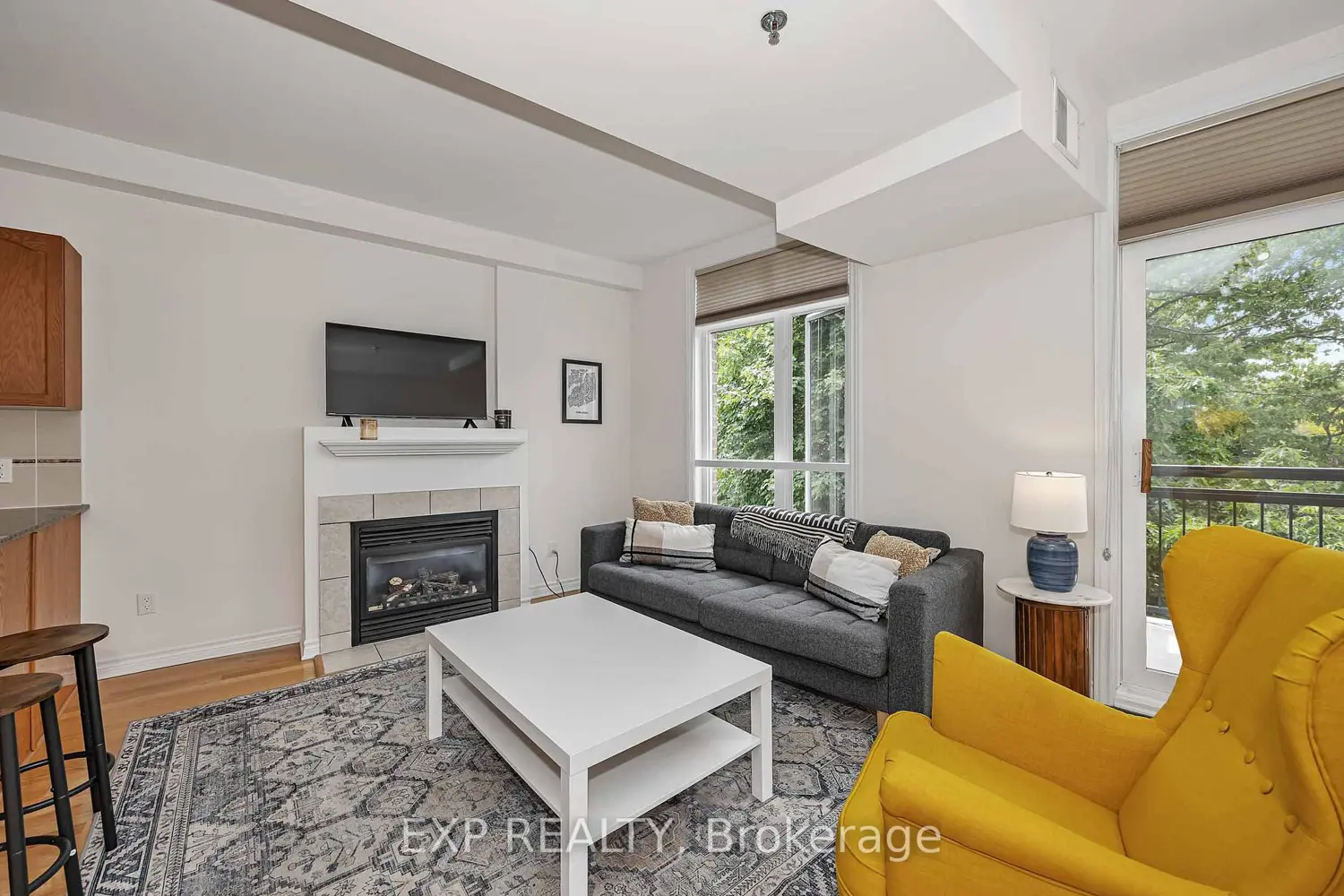6 Grove Avenue 305 photo 3