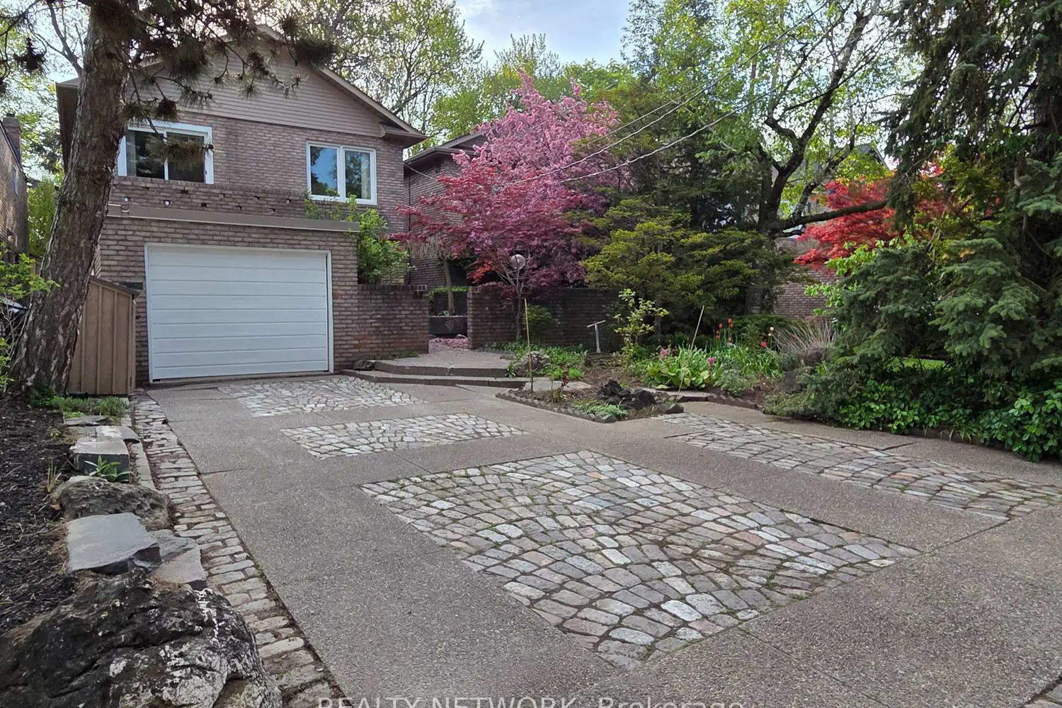 89 Elmsthorpe Avenue photo 2