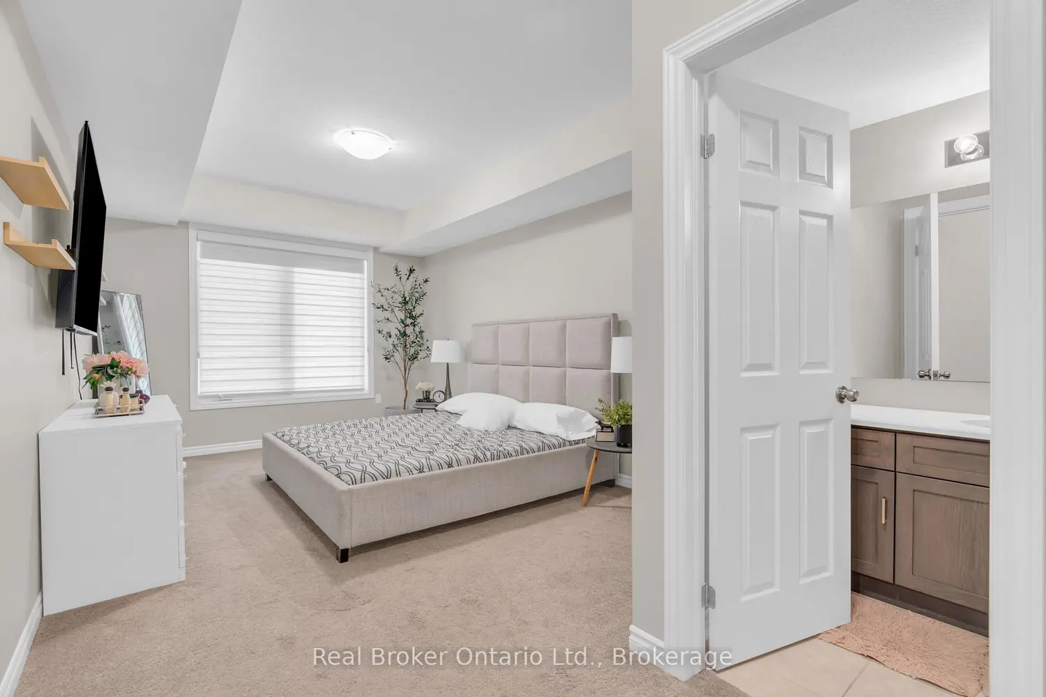 107 Westra Drive 5 photo 4
