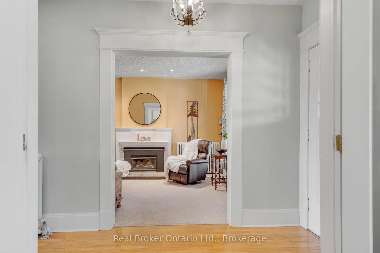 739 Colborne Street photo 4
