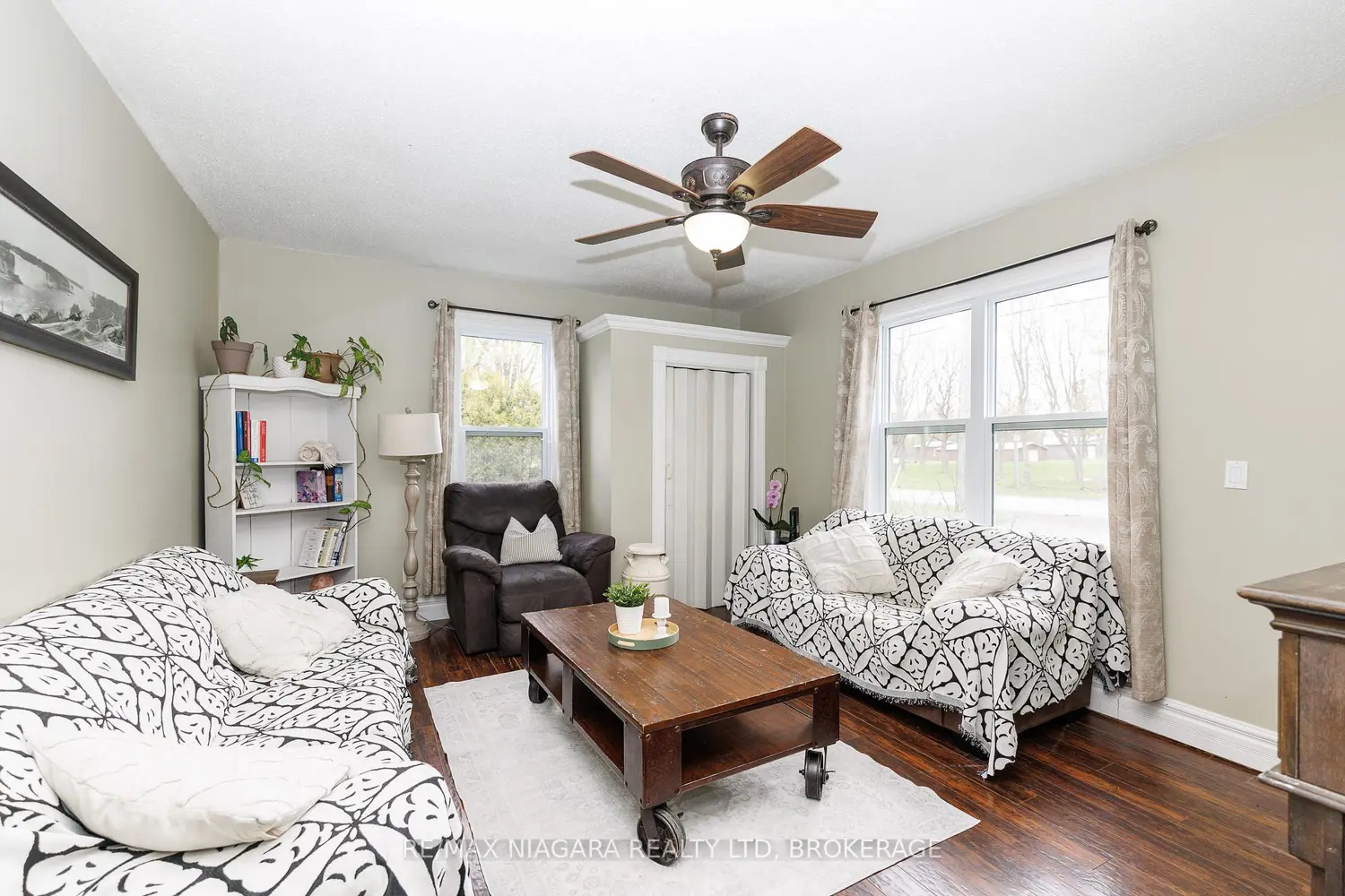 662 Empire Road photo 2