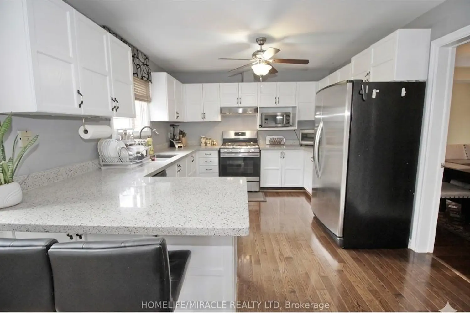 8 Sayor Drive photo 4