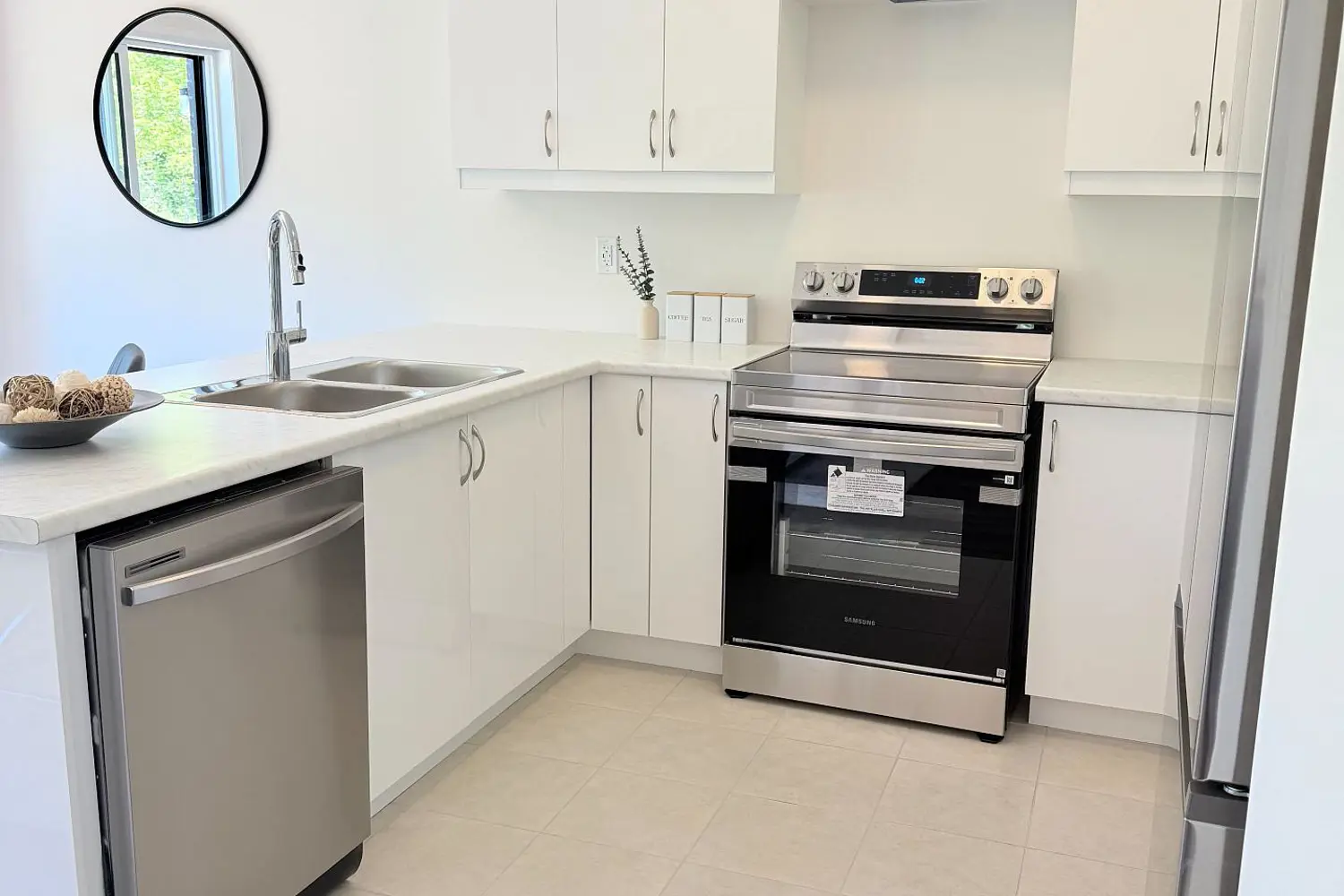 660 Colborne Street 27 photo 2