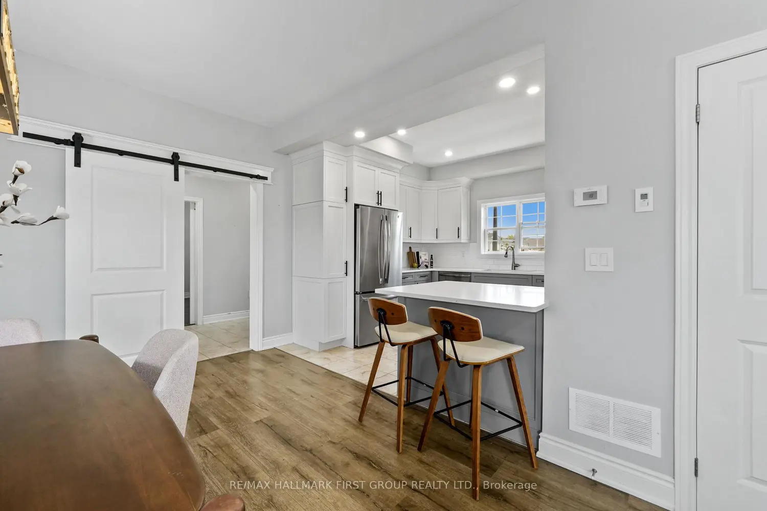 872 John Fairhurst Boulevard photo 2